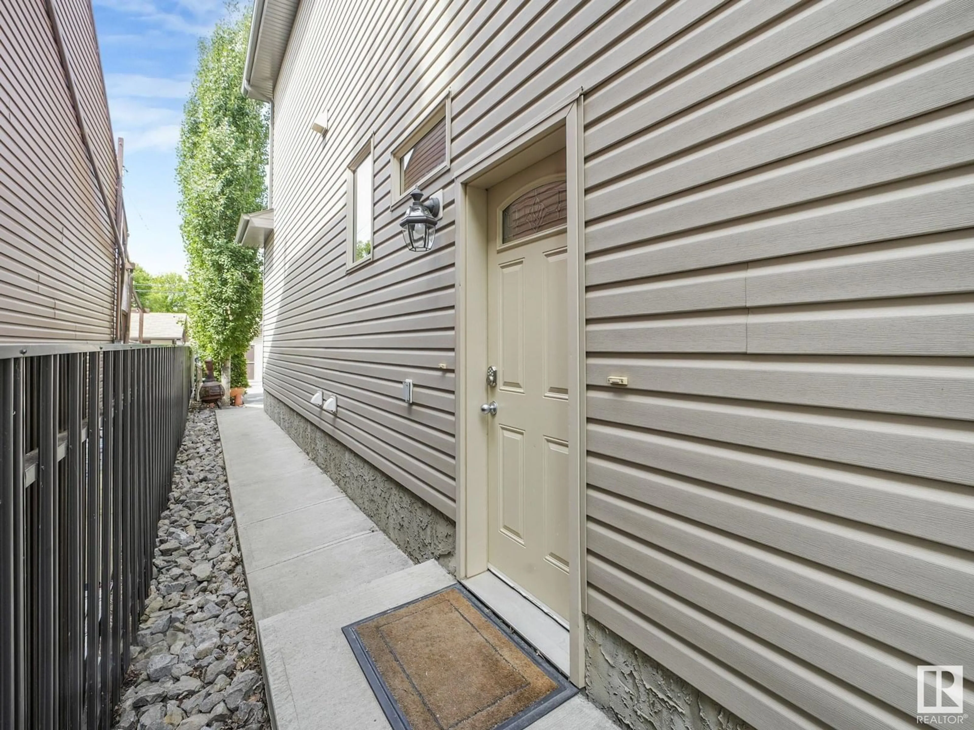 Unknown for NW - 12306 101 ST, Edmonton Alberta T5G2C7