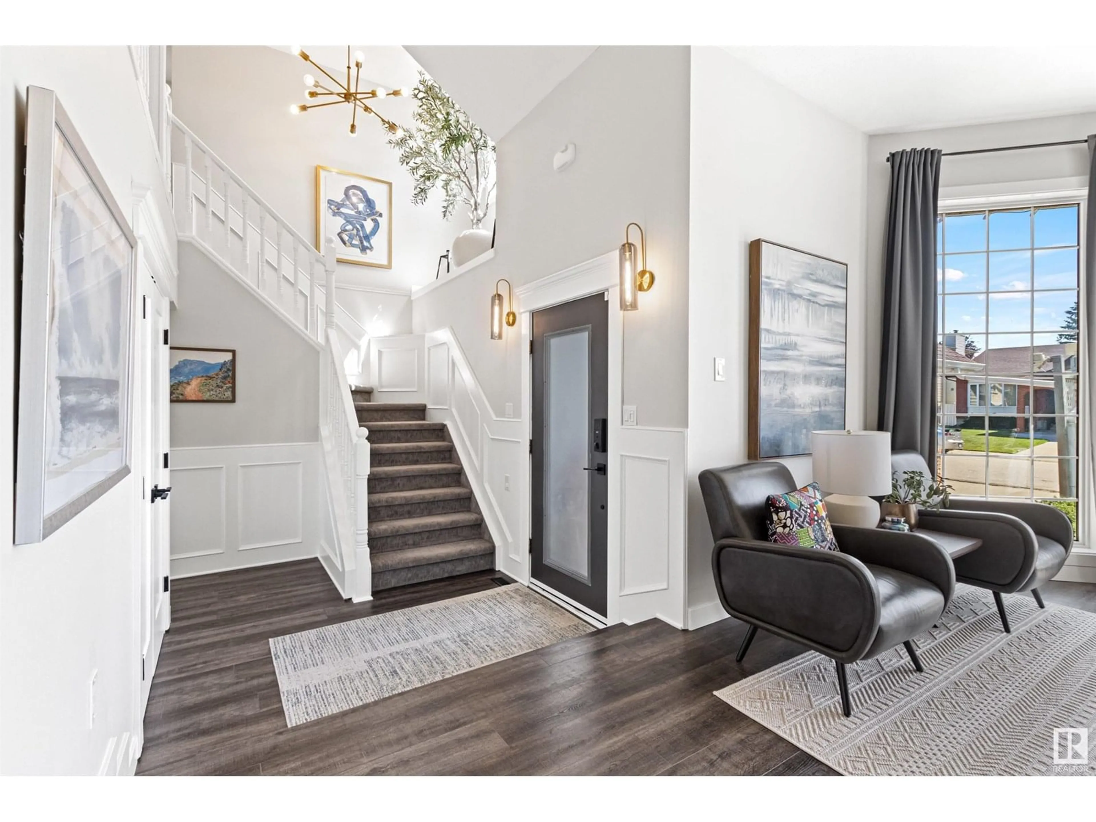 Indoor entryway for 10434 10A AV, Edmonton Alberta T6J6G4