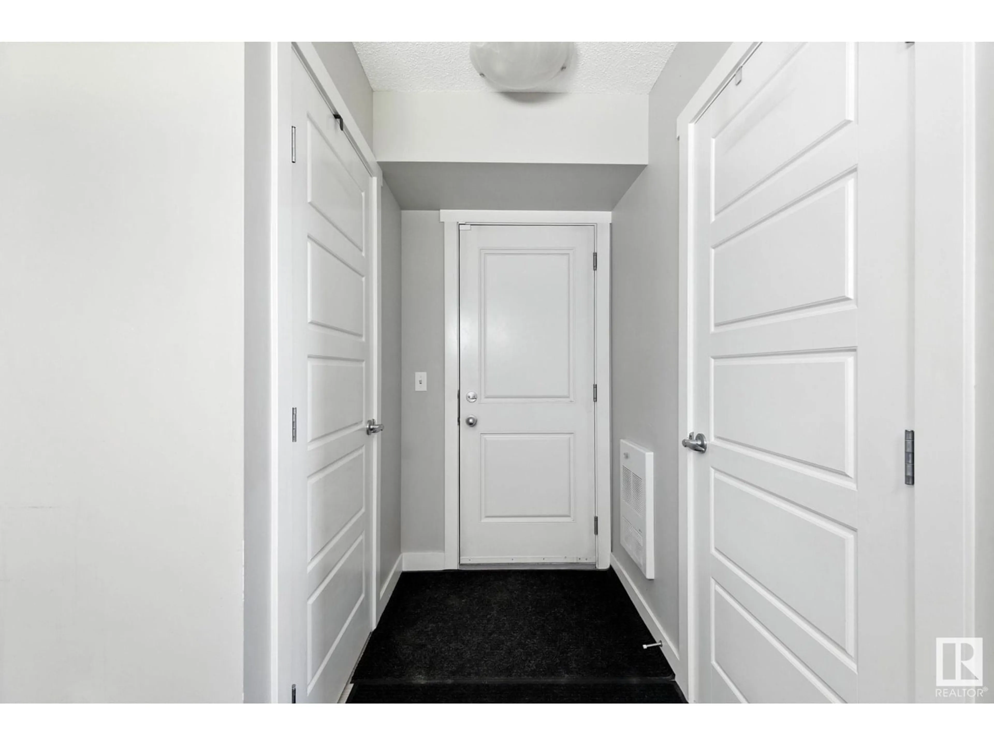 Indoor entryway for 80 165 CY BECKER BV, Edmonton Alberta T5Y3R4