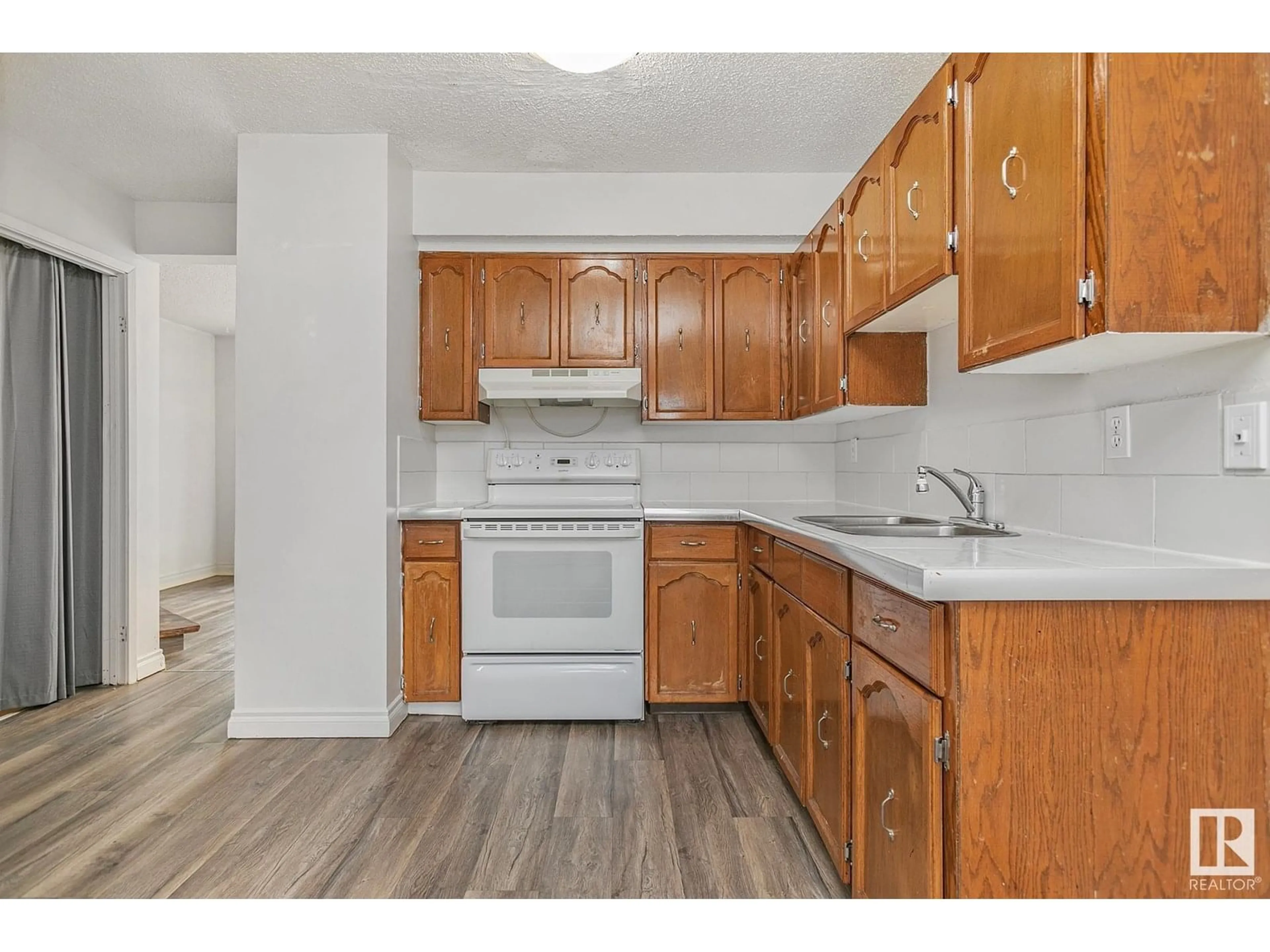 Standard kitchen, unknown for 1201 HOOKE RD, Edmonton Alberta T5A4A5