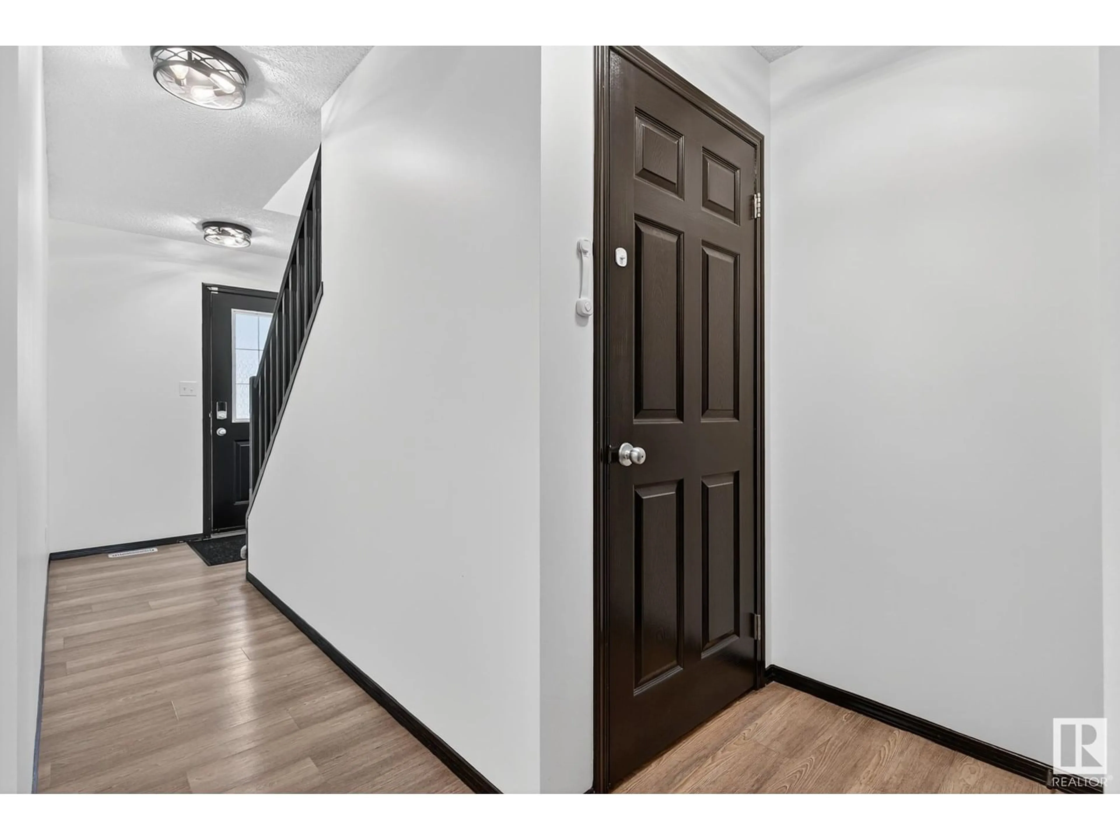 Indoor entryway for 14603 - 67 MILLER BV, Edmonton Alberta T5Y3B6