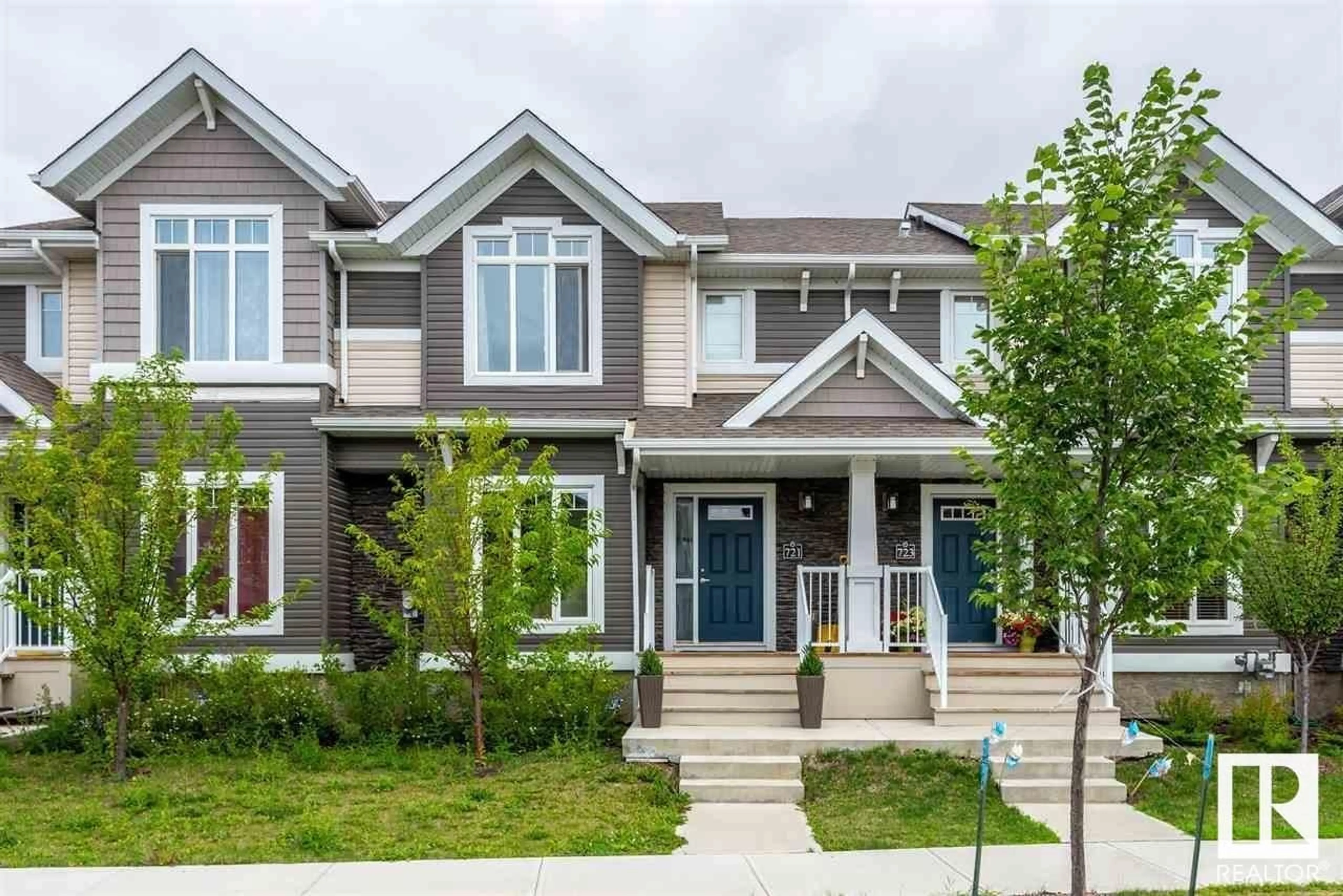 Home with vinyl exterior material, street for SW - 721 177 ST, Edmonton Alberta T6W2L7