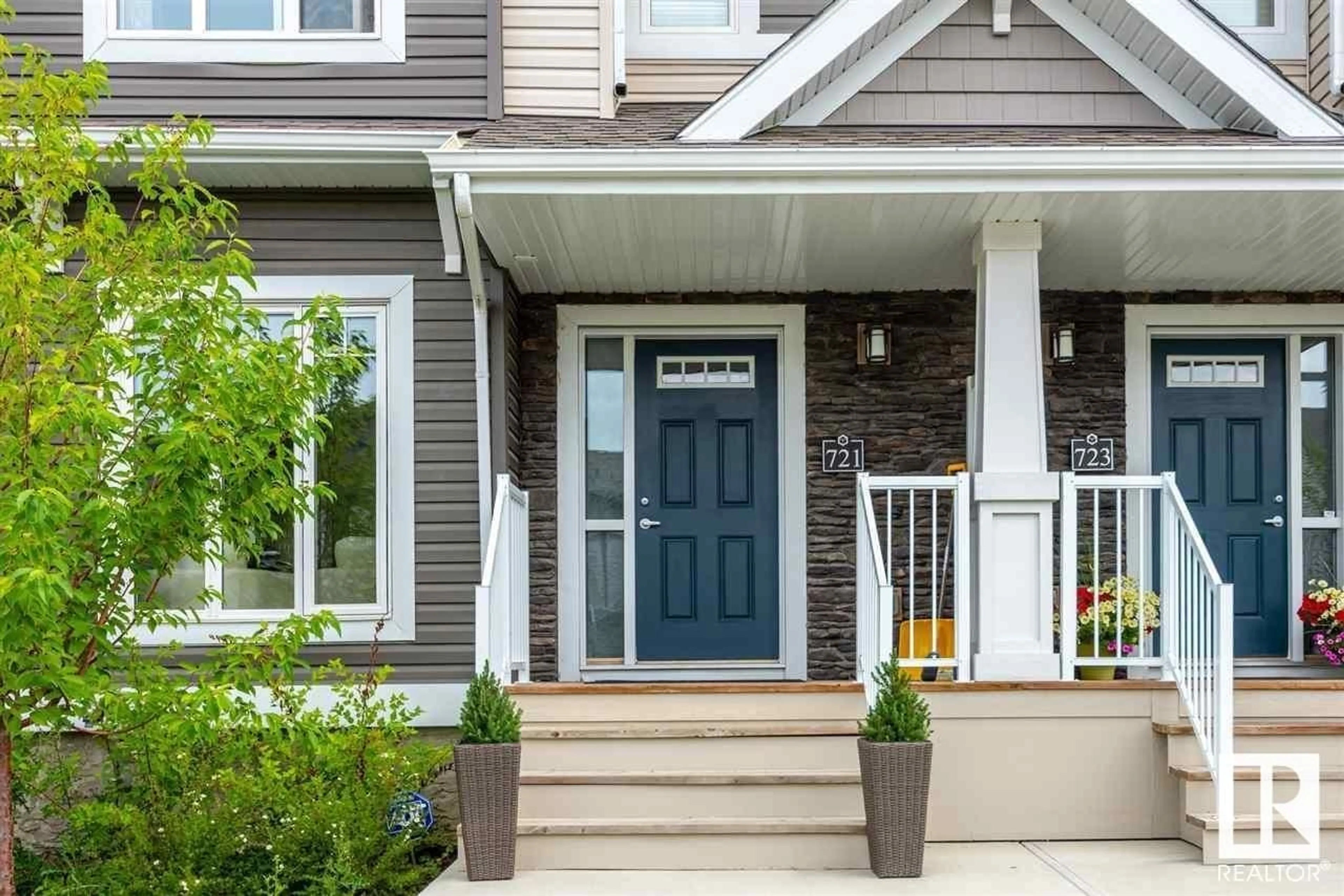 Home with vinyl exterior material, street for SW - 721 177 ST, Edmonton Alberta T6W2L7