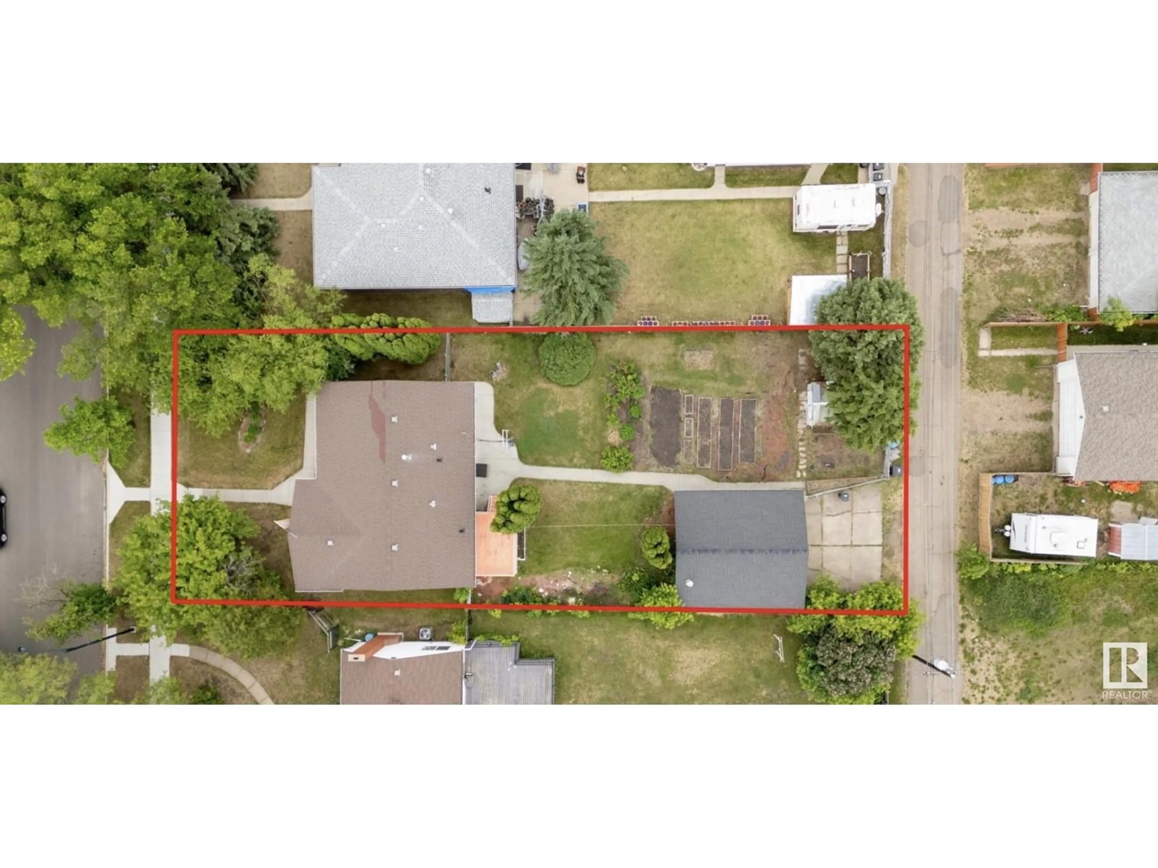 A pic from outside/outdoor area/front of a property/back of a property/a pic from drone, street for 12416 77 STREET, Edmonton Alberta T5B2H5