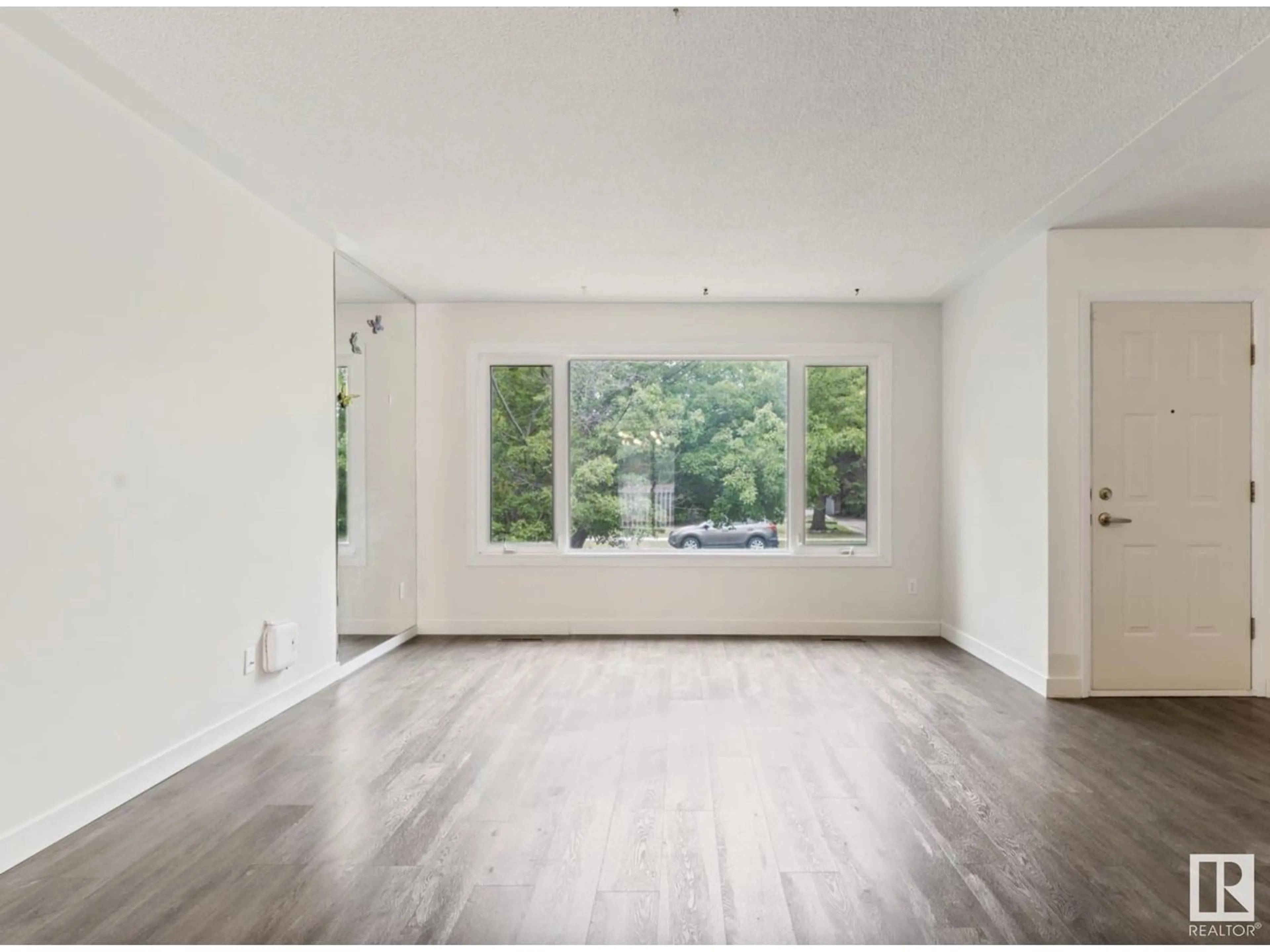 A pic of a room for 12416 77 STREET, Edmonton Alberta T5B2H5