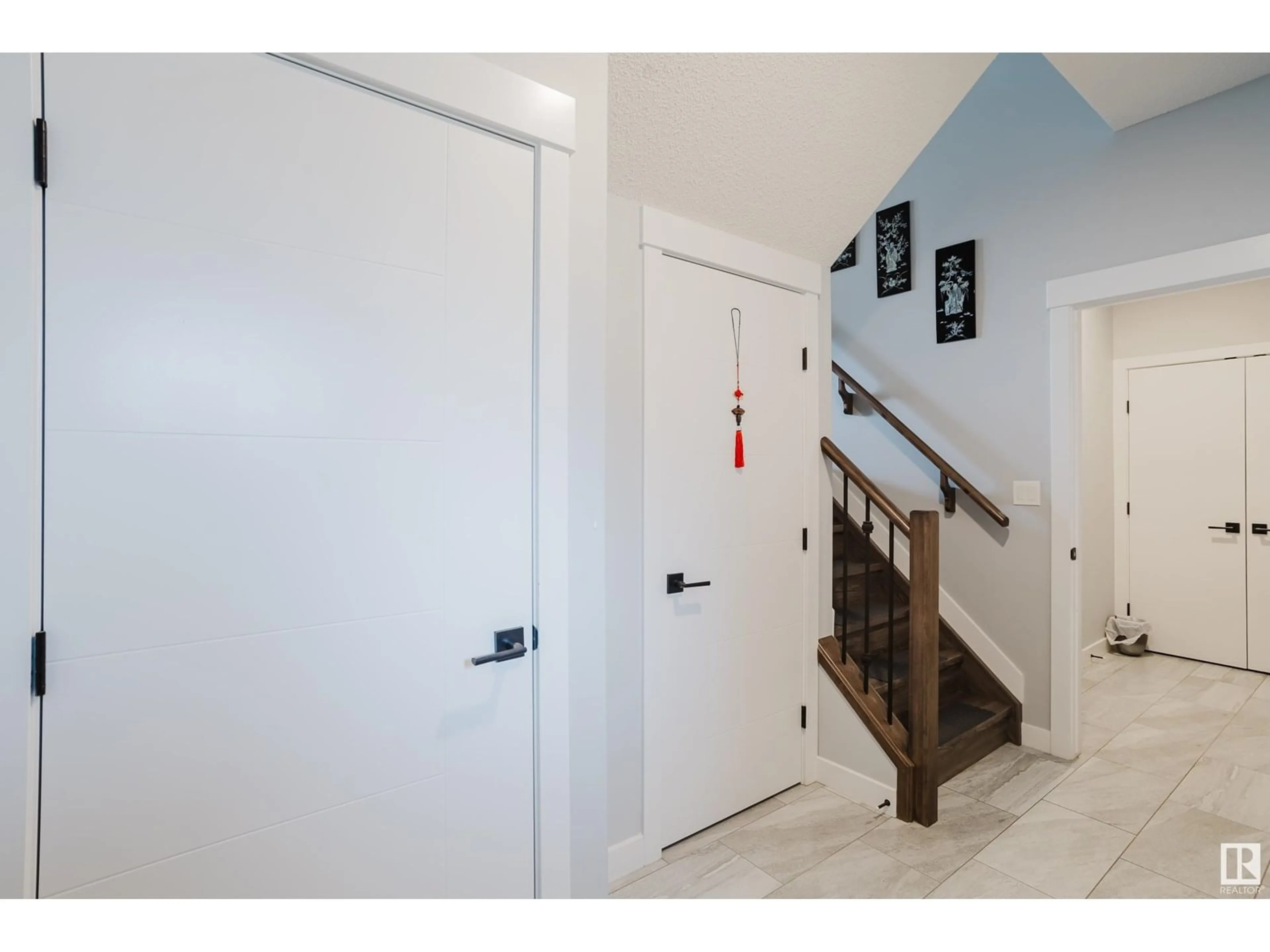 Indoor entryway for 8147 226 ST NW, Edmonton Alberta T5T7K9