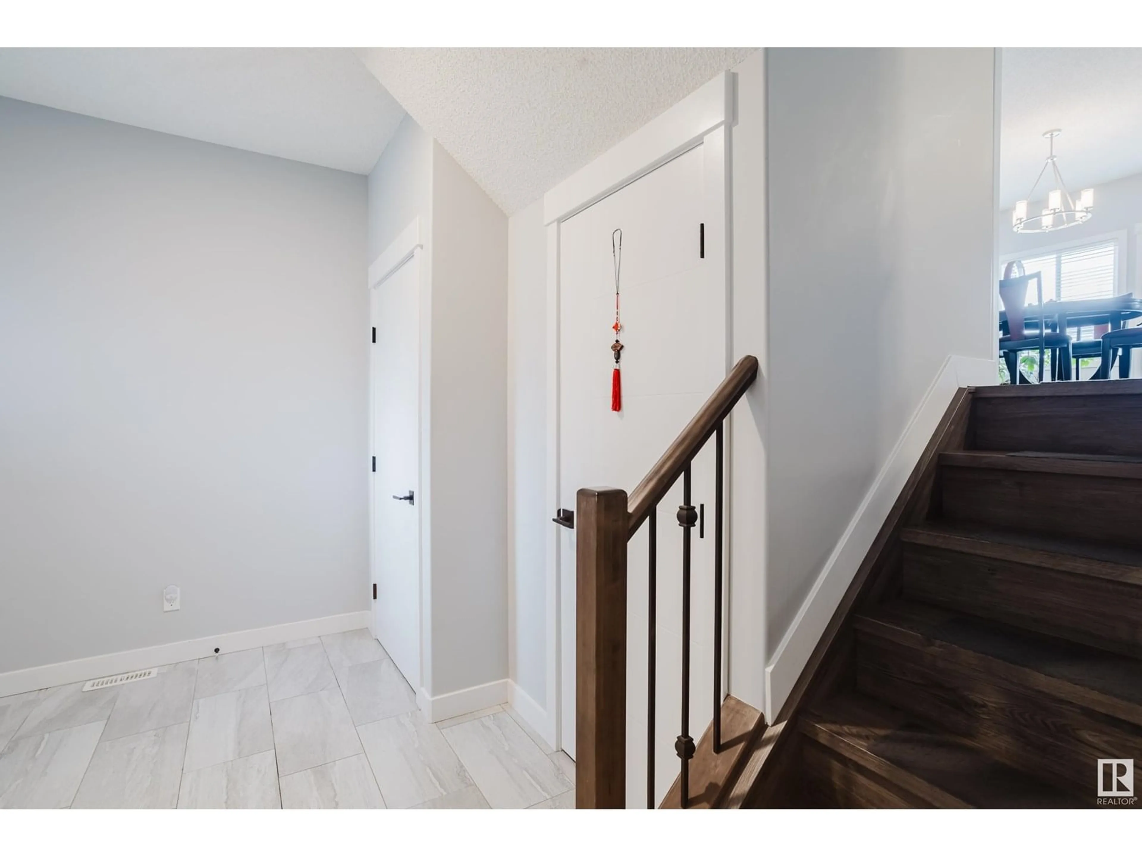 Indoor entryway for 8147 226 ST NW, Edmonton Alberta T5T7K9