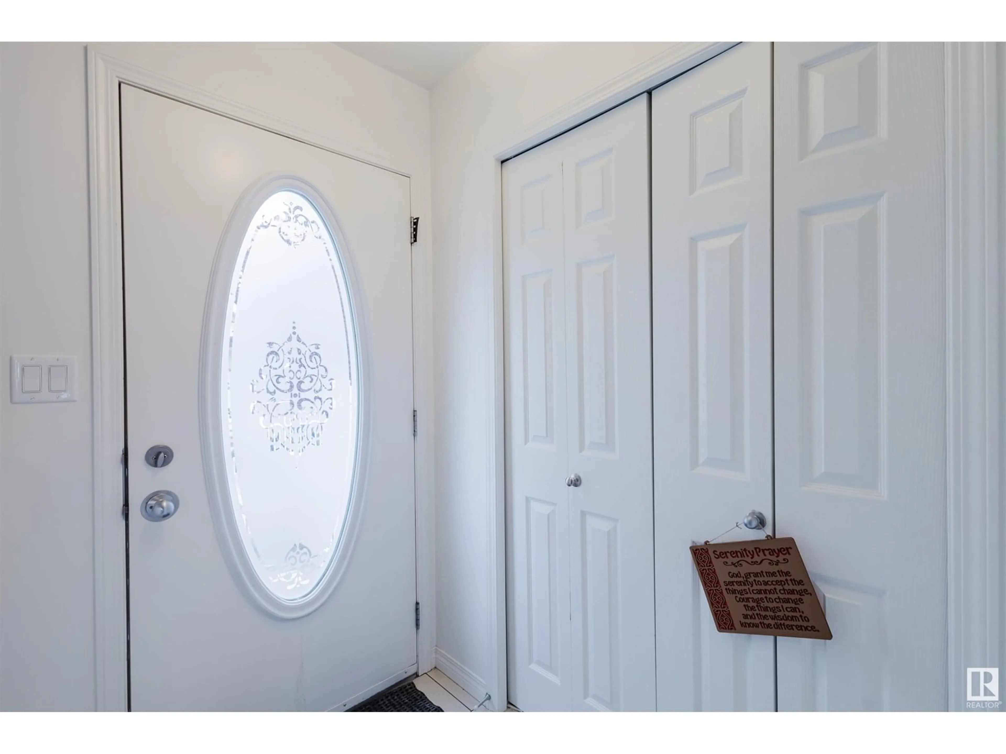 Indoor entryway for #81 - 1623 TOWNE CENTRE BV, Edmonton Alberta T6R0S3