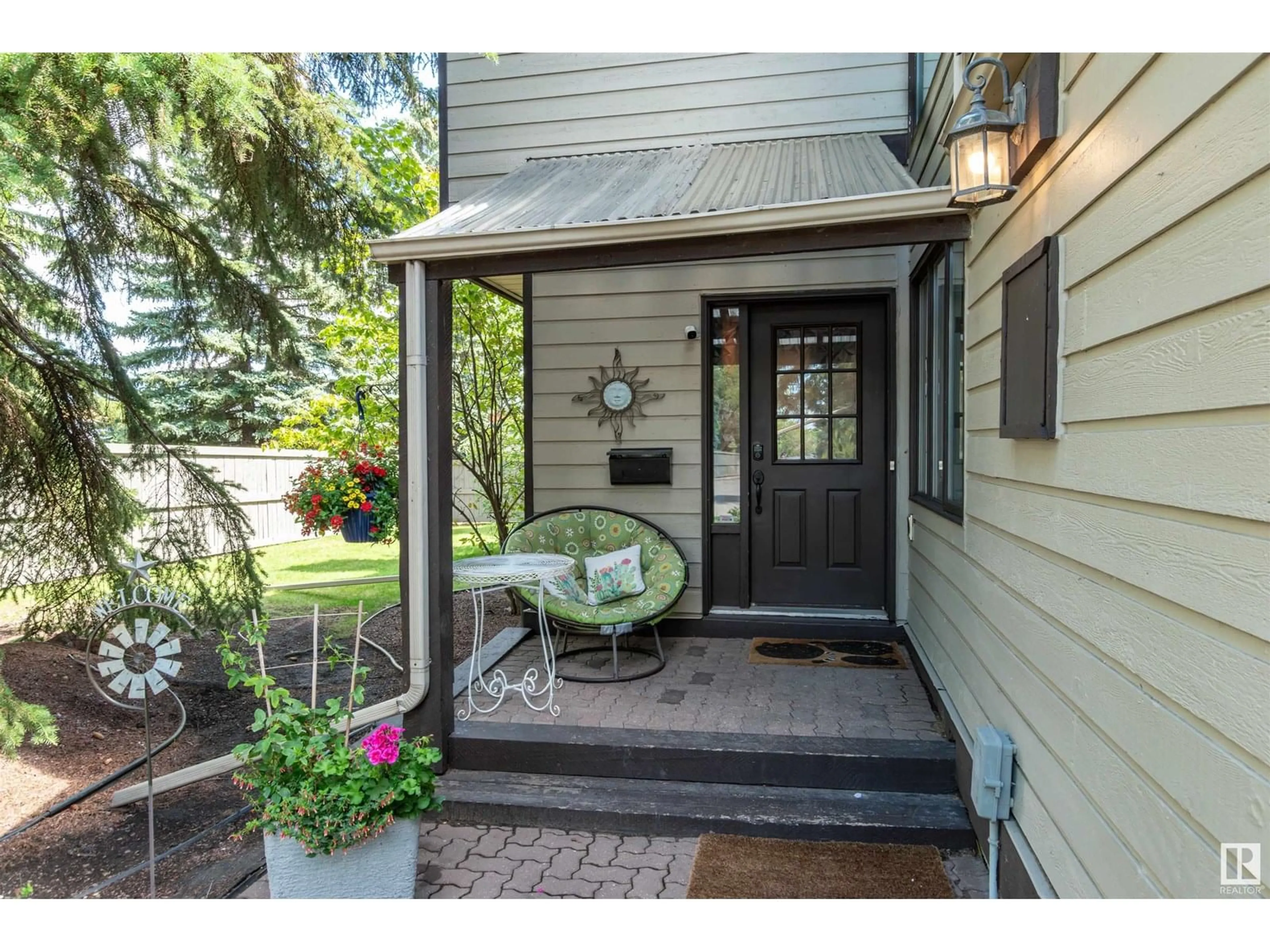 Indoor entryway for 614 WOODBRIDGE WY, Sherwood Park Alberta T8A4E4