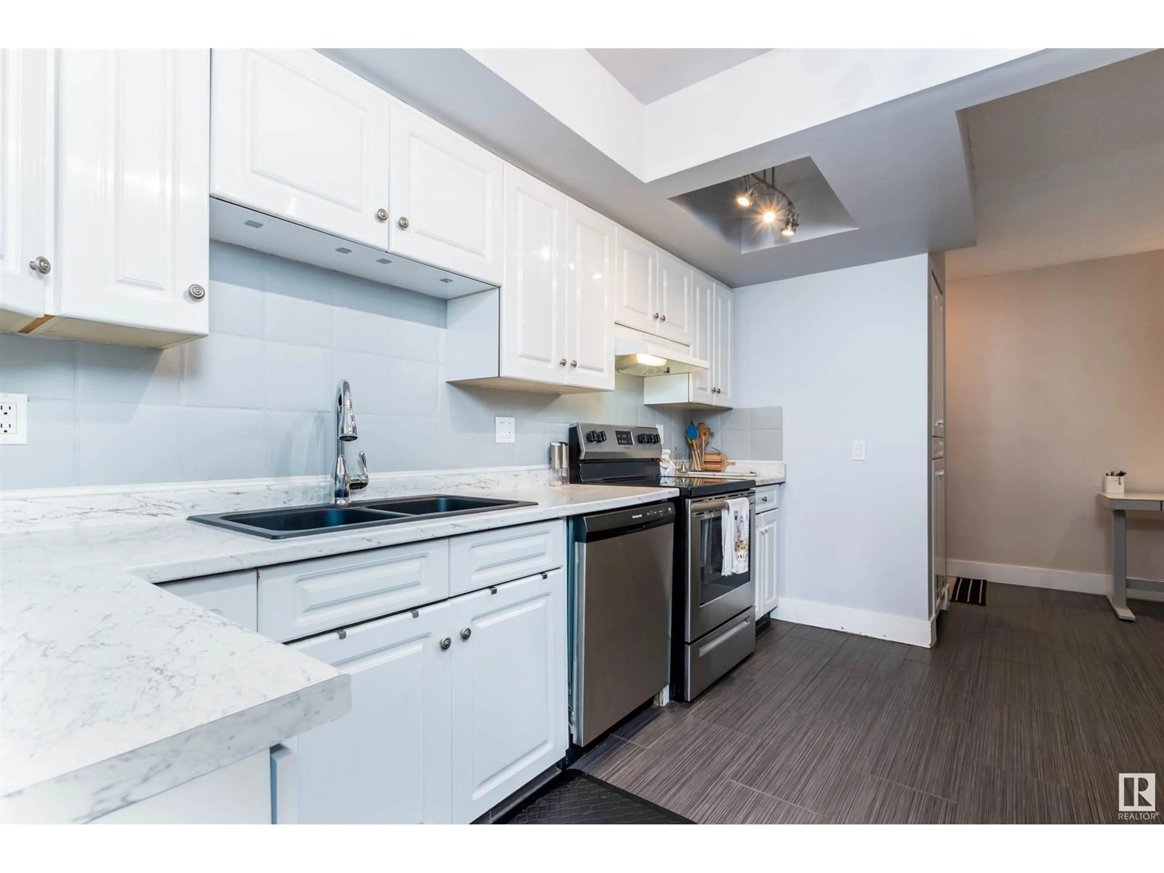 Standard kitchen, unknown for 614 WOODBRIDGE WY, Sherwood Park Alberta T8A4E4