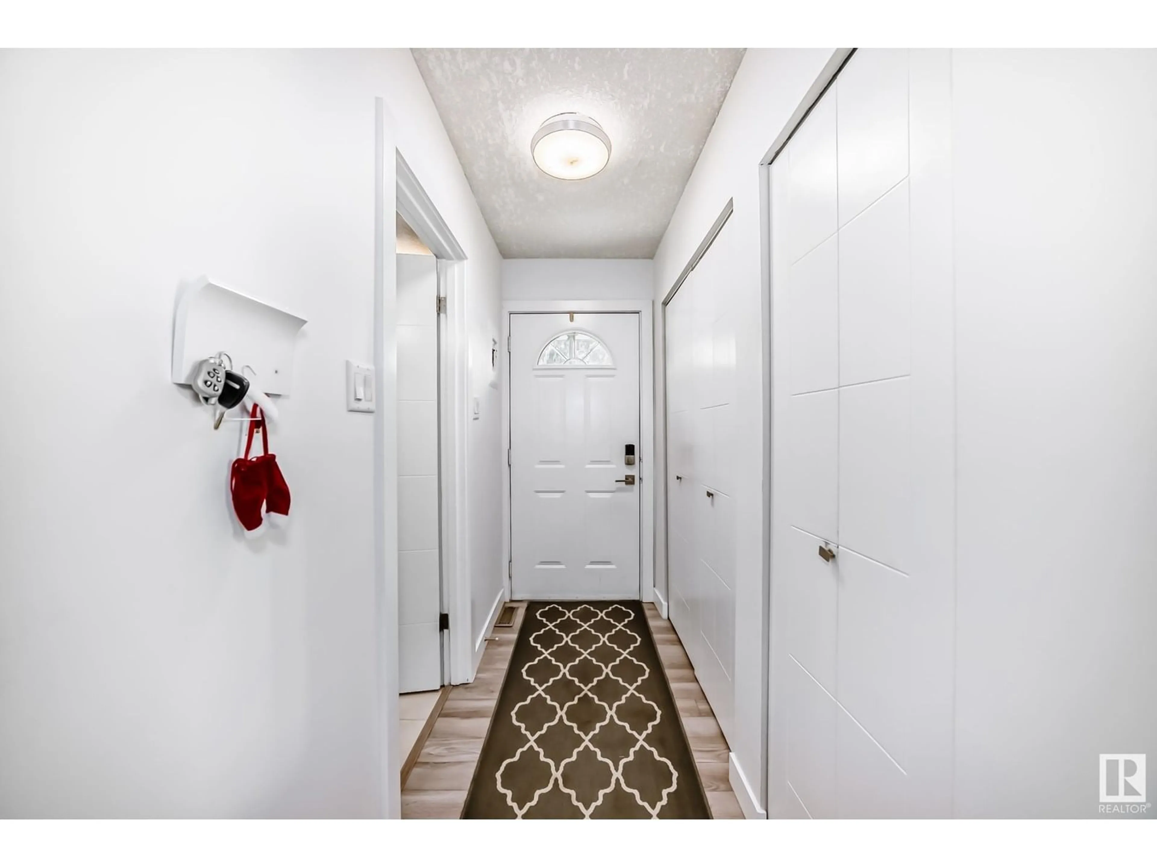 Indoor entryway for NW NW - 6D MEADOWLARK VG, Edmonton Alberta T5R5X3