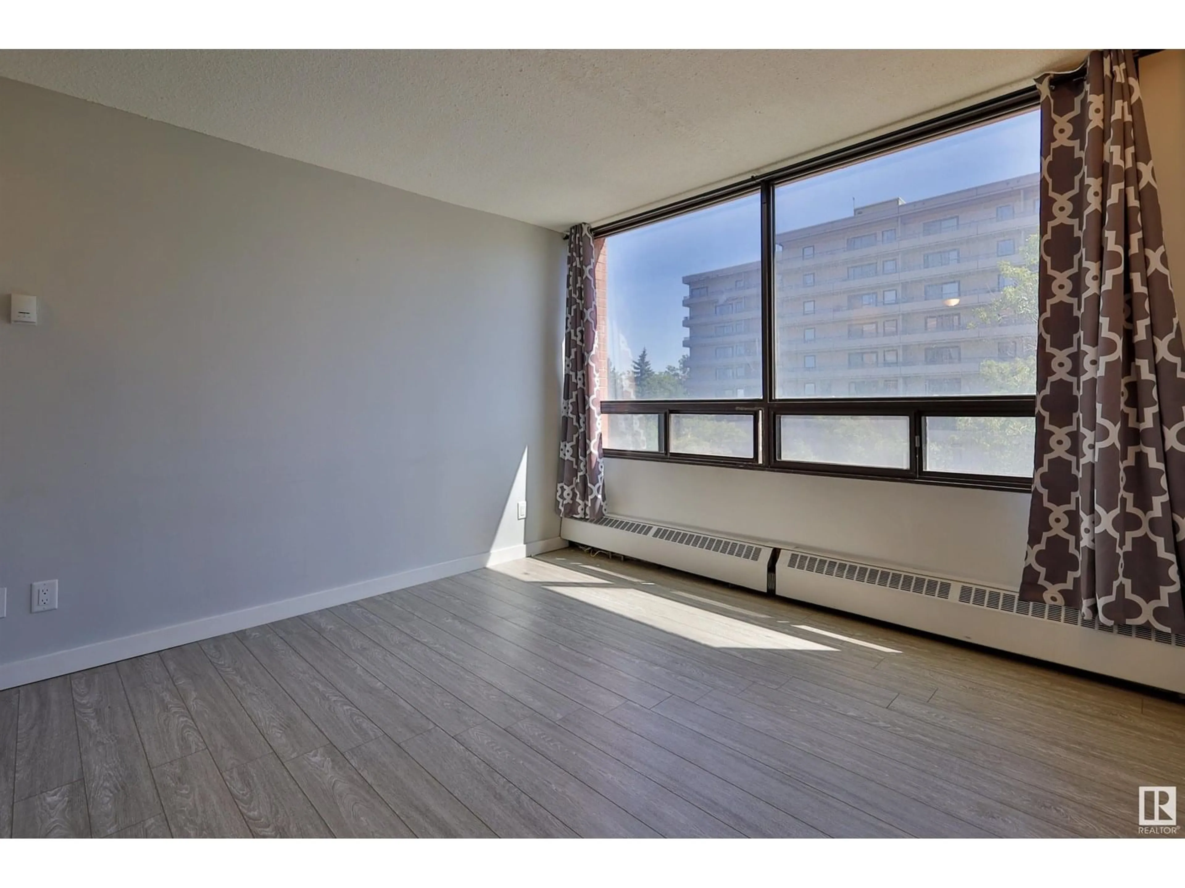 A pic of a room for 10160 - 423 114 ST, Edmonton Alberta T5K2L2