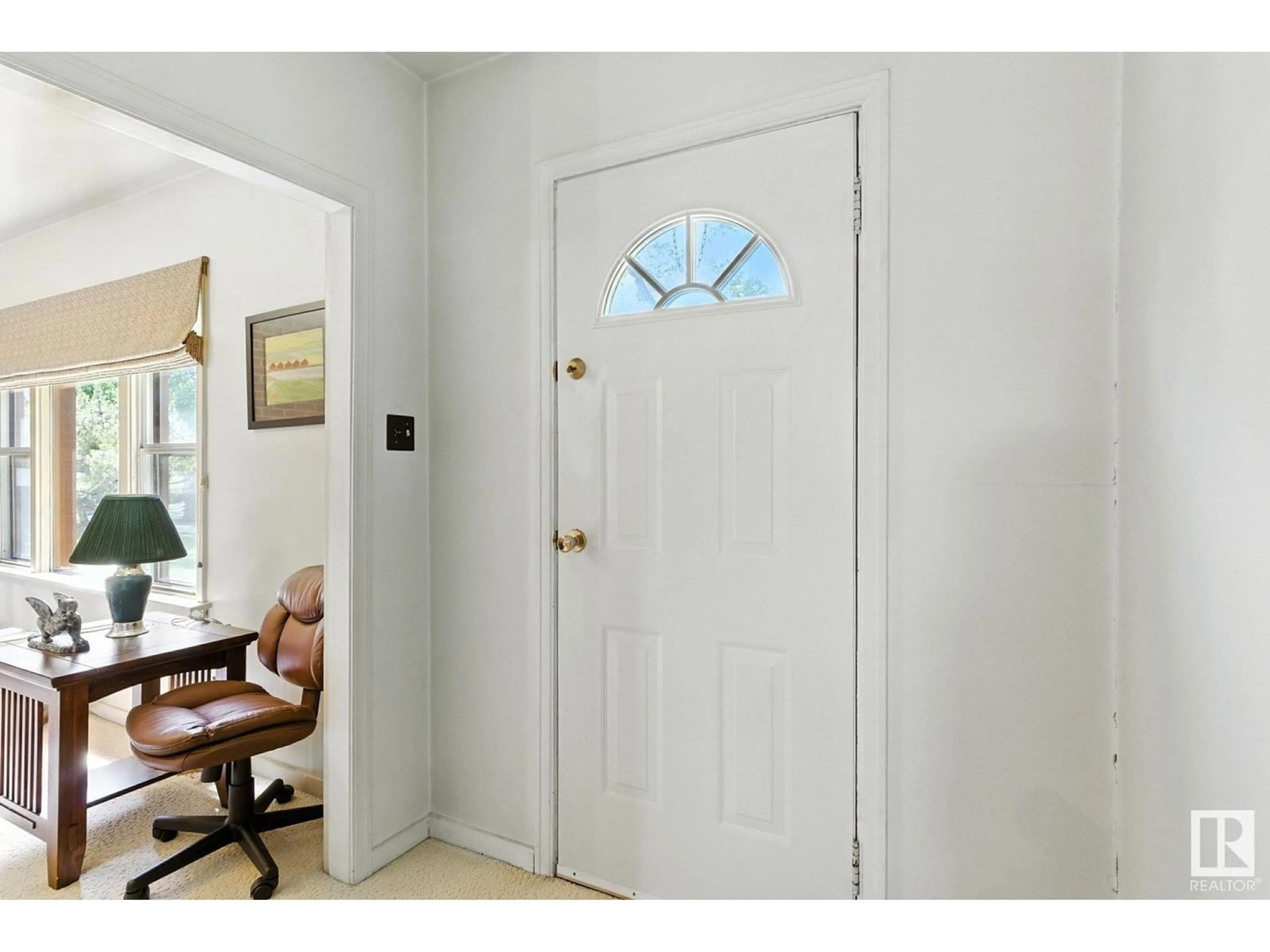 Indoor entryway for 11039 107 ST, Edmonton Alberta T5H2Z6