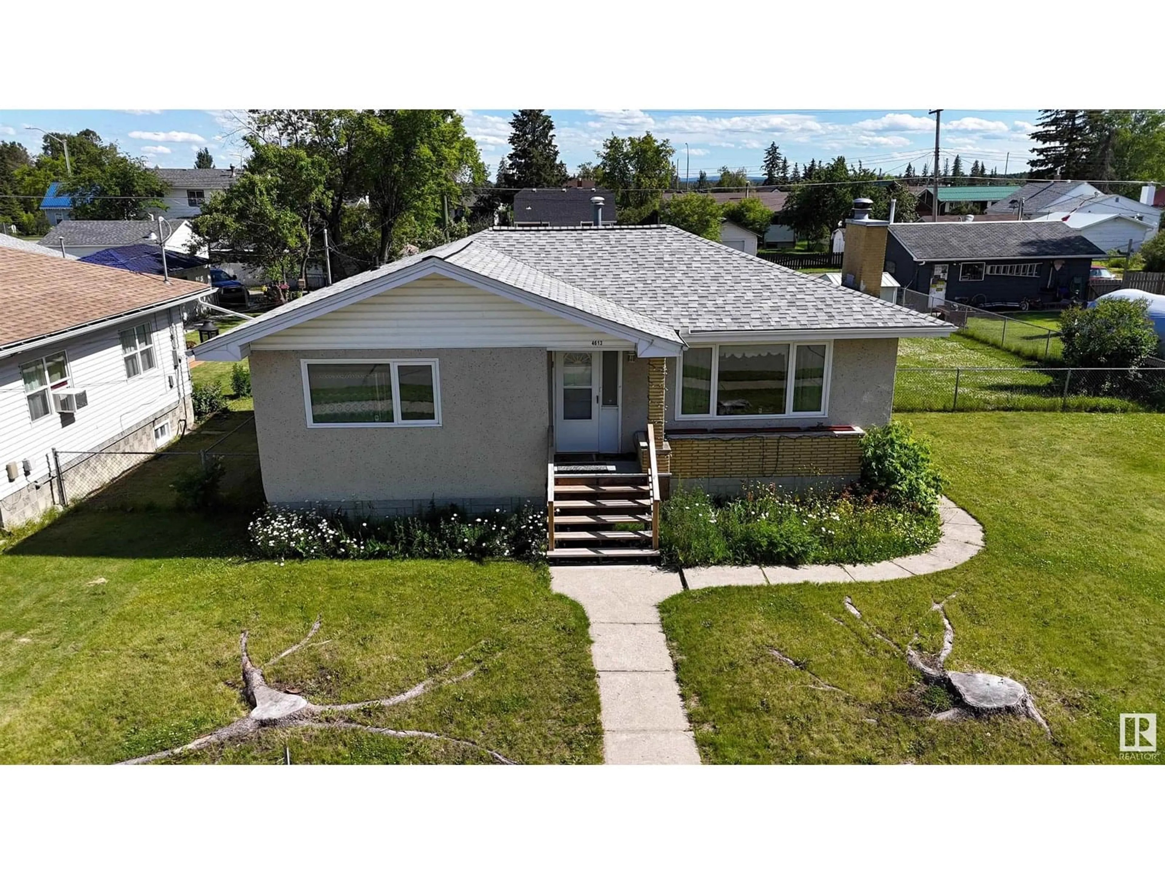 A pic from outside/outdoor area/front of a property/back of a property/a pic from drone, street for 4613 7 AVENUE, Edson Alberta T7E1C9