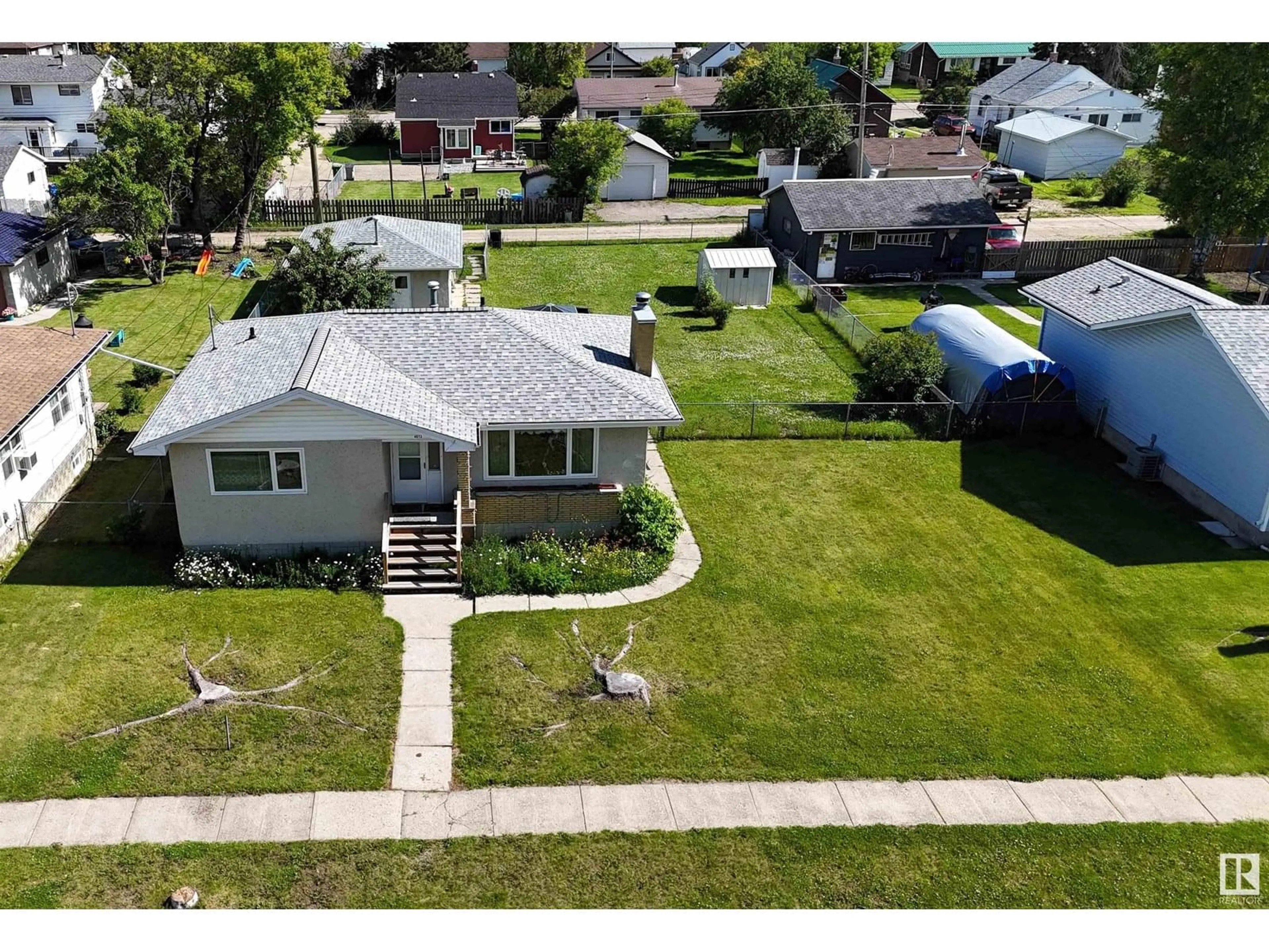 A pic from outside/outdoor area/front of a property/back of a property/a pic from drone, street for 4613 7 AVENUE, Edson Alberta T7E1C9