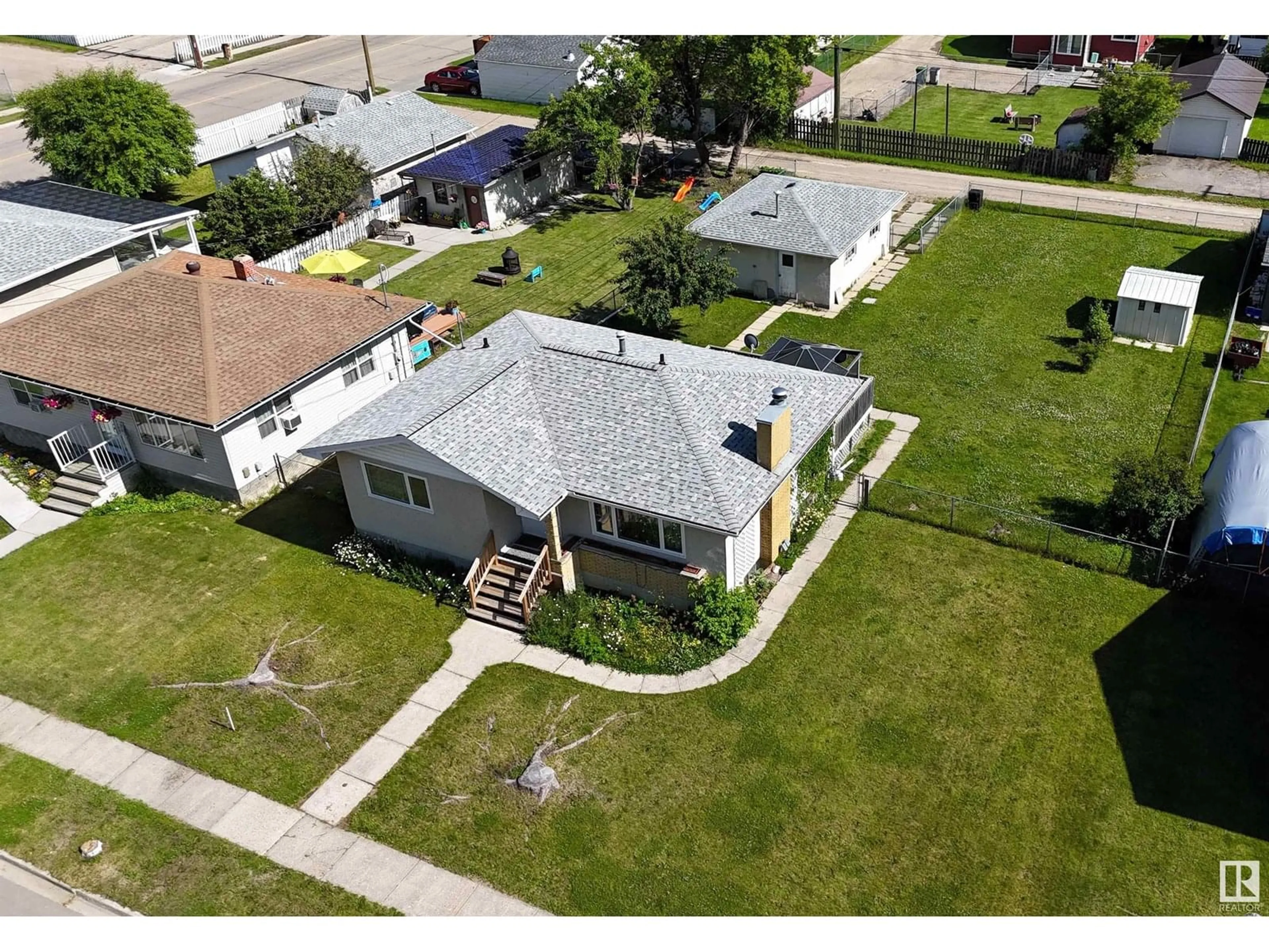 A pic from outside/outdoor area/front of a property/back of a property/a pic from drone, street for 4613 7 AVENUE, Edson Alberta T7E1C9