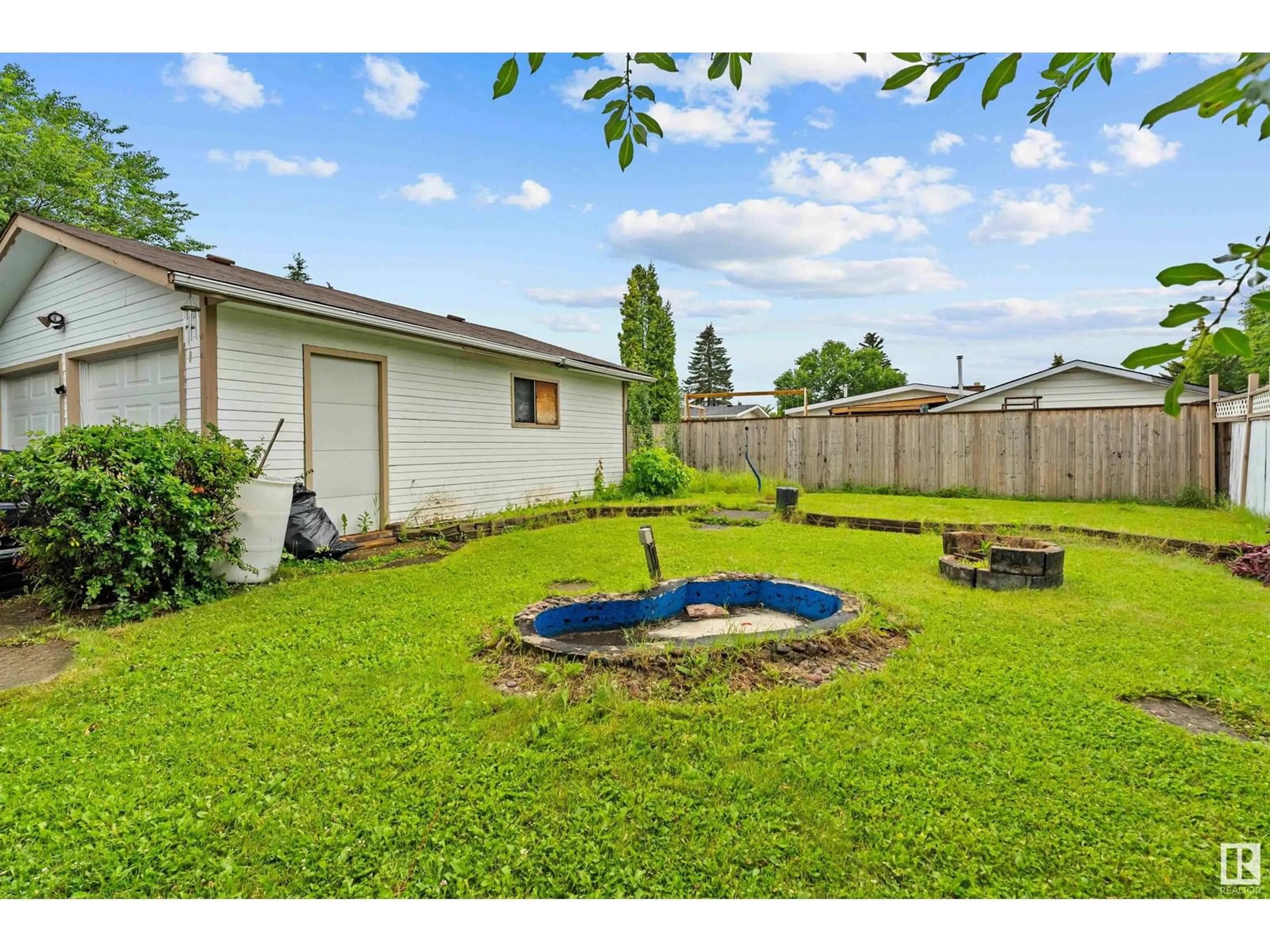 Patio, unknown for 9919 170 AV, Edmonton Alberta T5X3G3