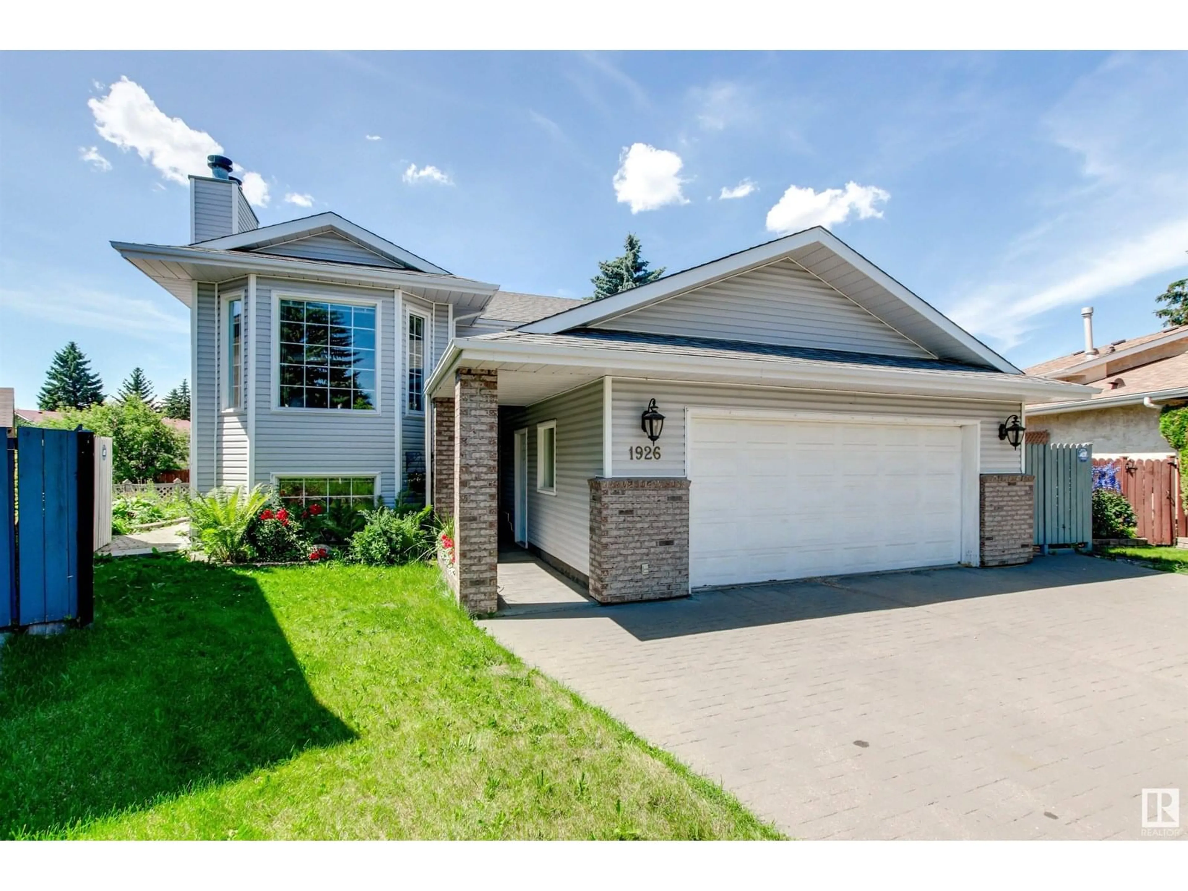 Home with vinyl exterior material, street for 1926 36 ST, Edmonton Alberta T6L3G5