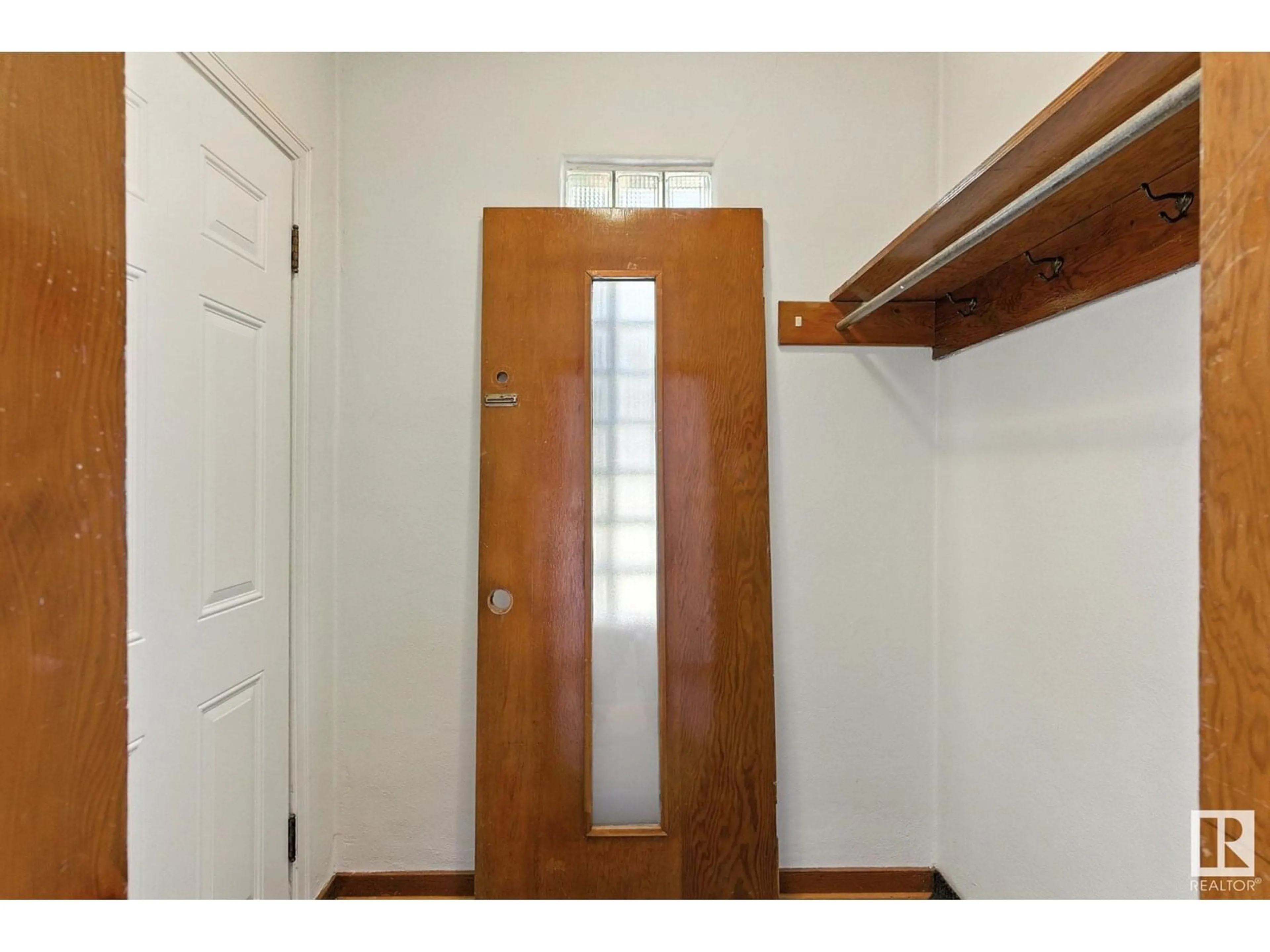 Indoor entryway for NW - 11029 107 ST, Edmonton Alberta T5H2Z6
