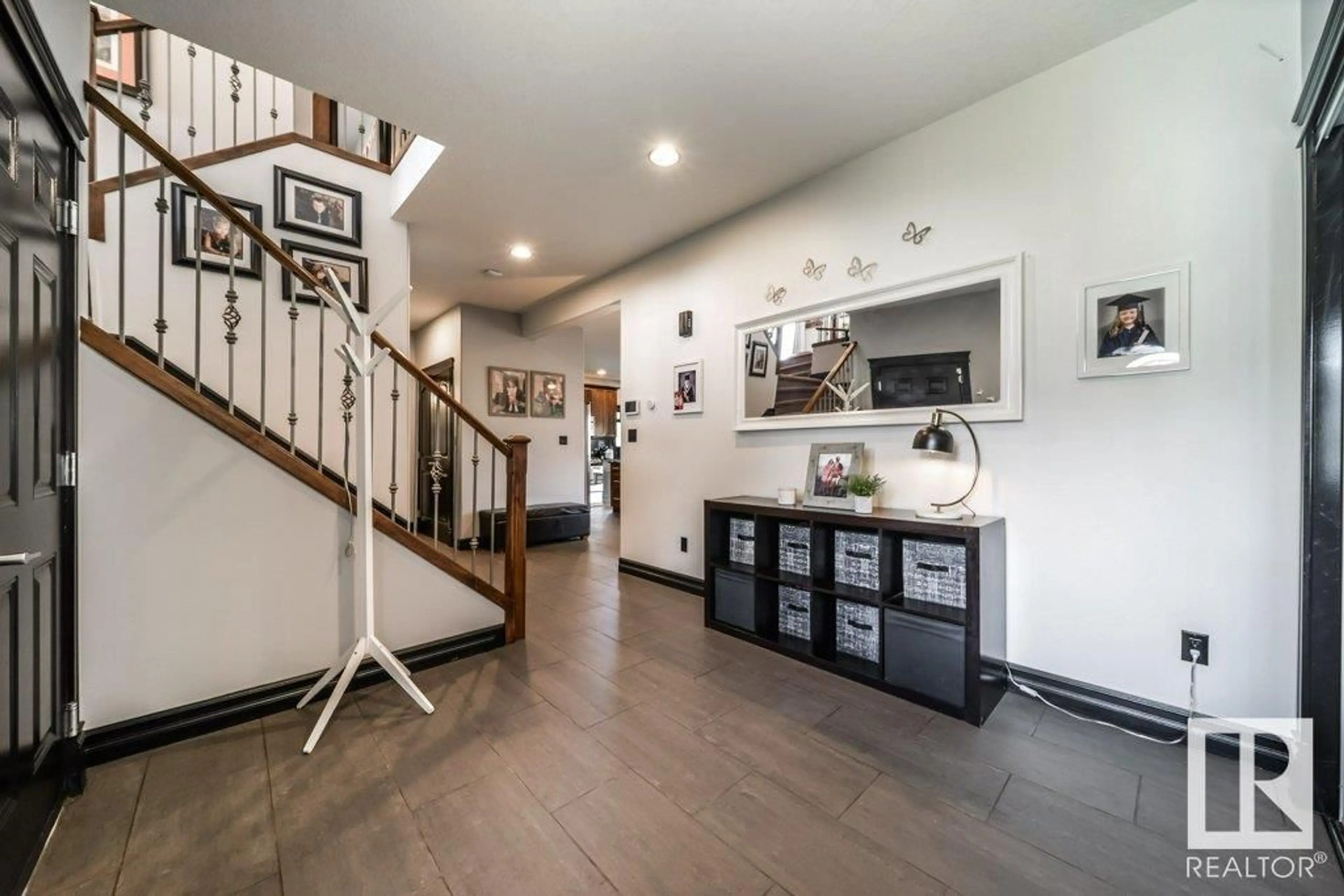 Indoor entryway for 6 CHALIFOUX CO, Beaumont Alberta T4X0A7