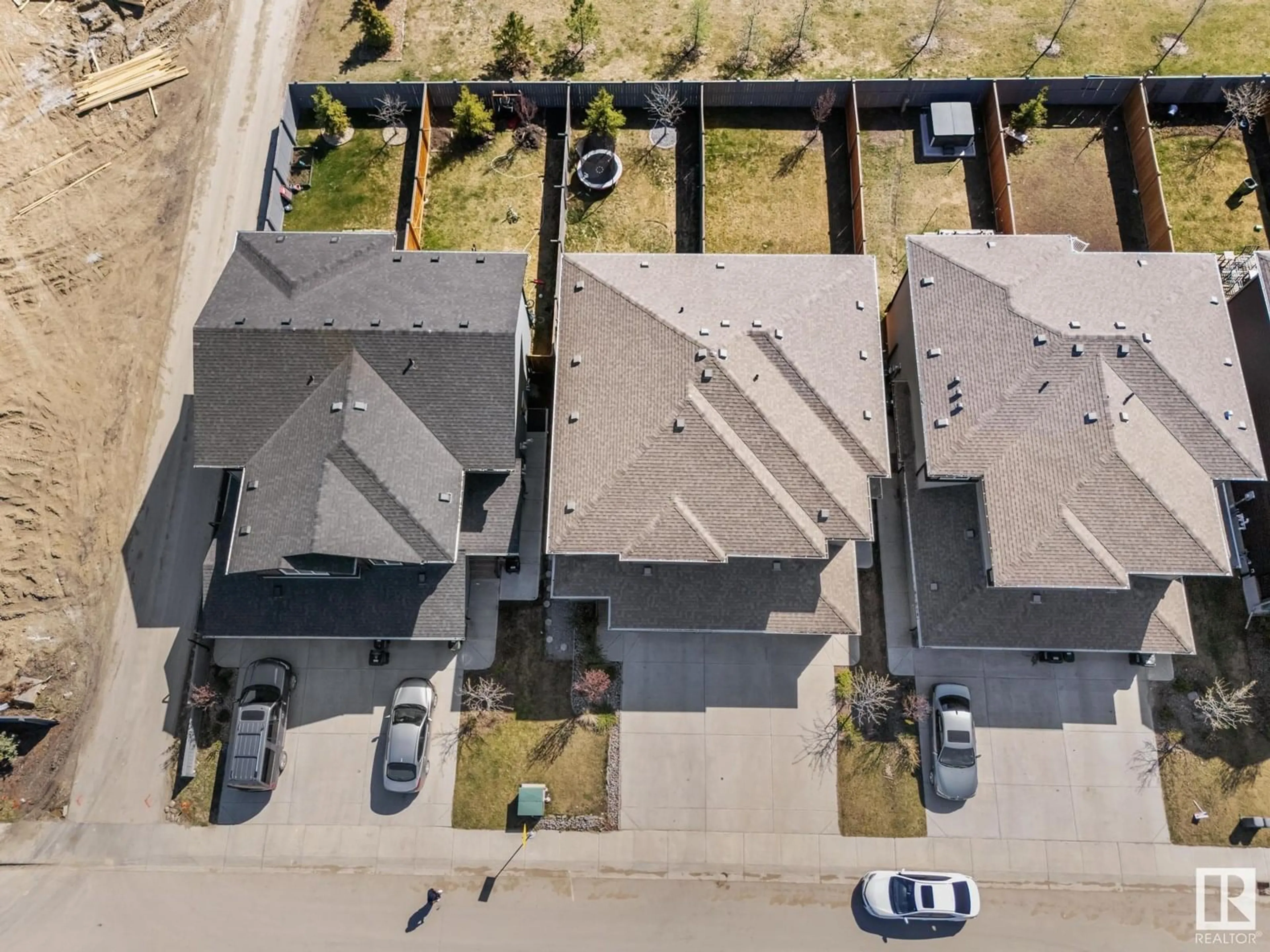 A pic from outside/outdoor area/front of a property/back of a property/a pic from drone, street for SW - 7615 KORULUK PL, Edmonton Alberta T6W4R7