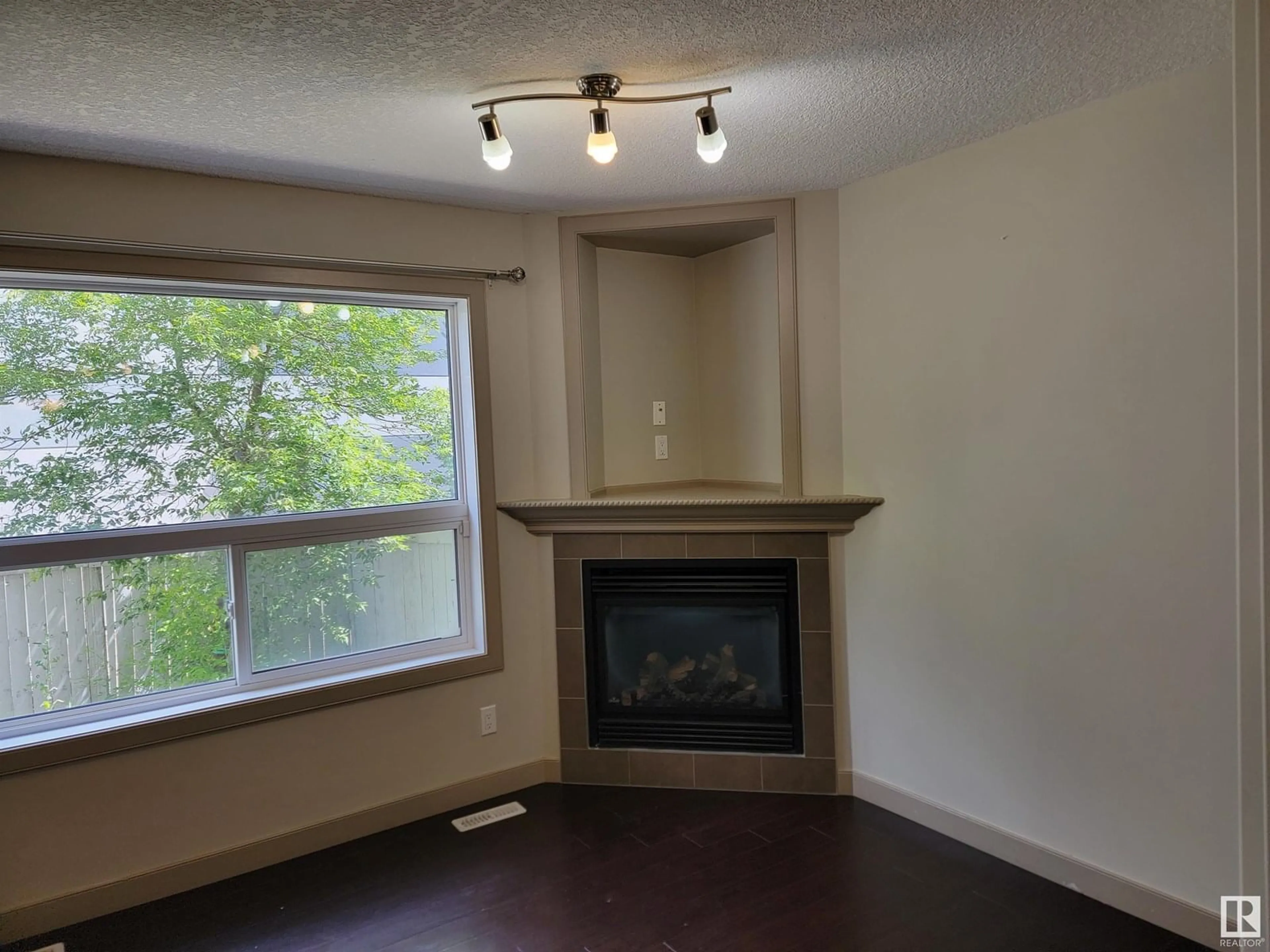 A pic of a room for #5 - 1820 34 AV, Edmonton Alberta T6T0N9