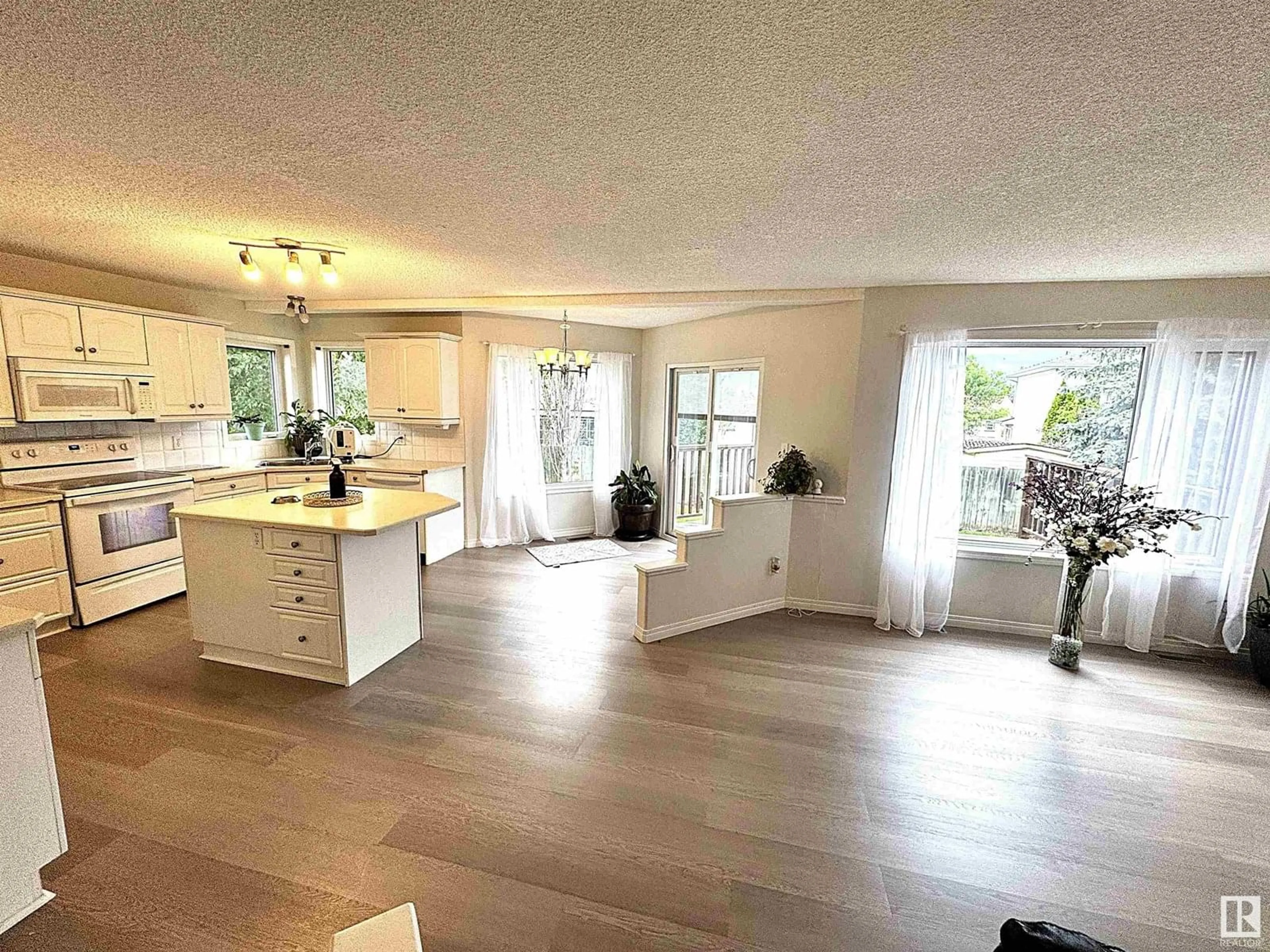 Open concept kitchen, wood/laminate floor for 155 WESTMEWS, Fort Saskatchewan Alberta T8L3X9