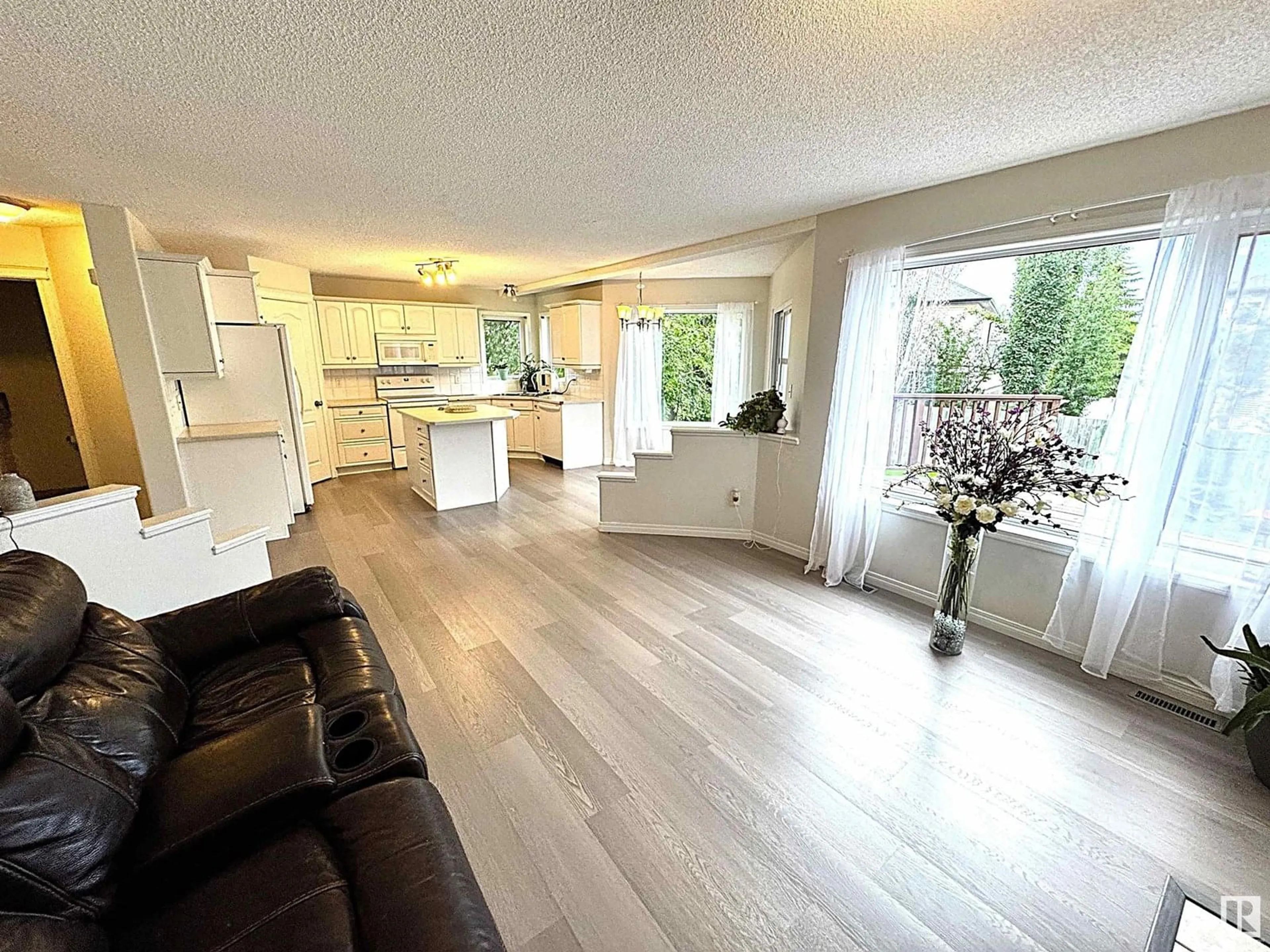 Open concept kitchen, unknown for 155 WESTMEWS, Fort Saskatchewan Alberta T8L3X9