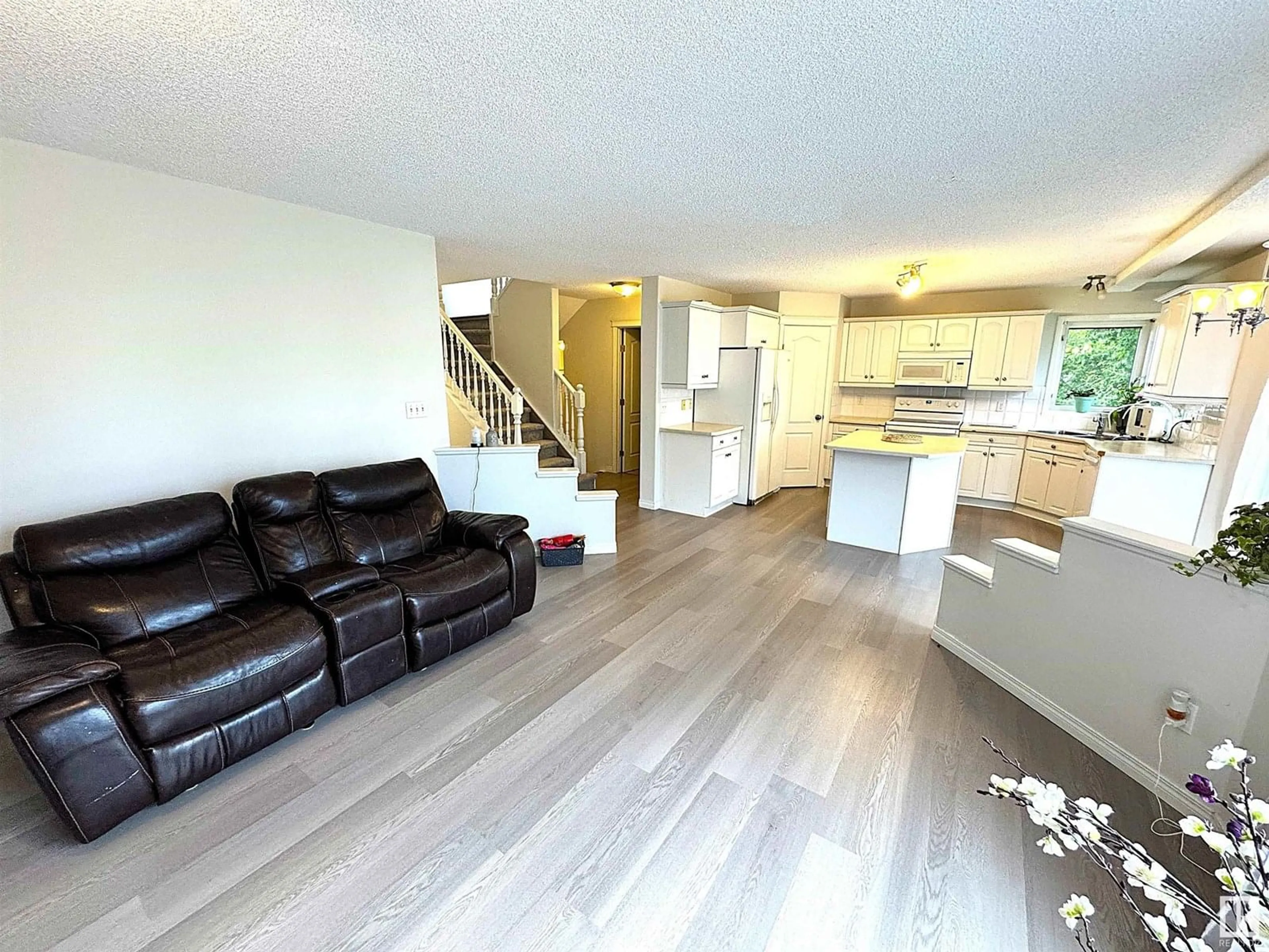 Open concept kitchen, unknown for 155 WESTMEWS, Fort Saskatchewan Alberta T8L3X9