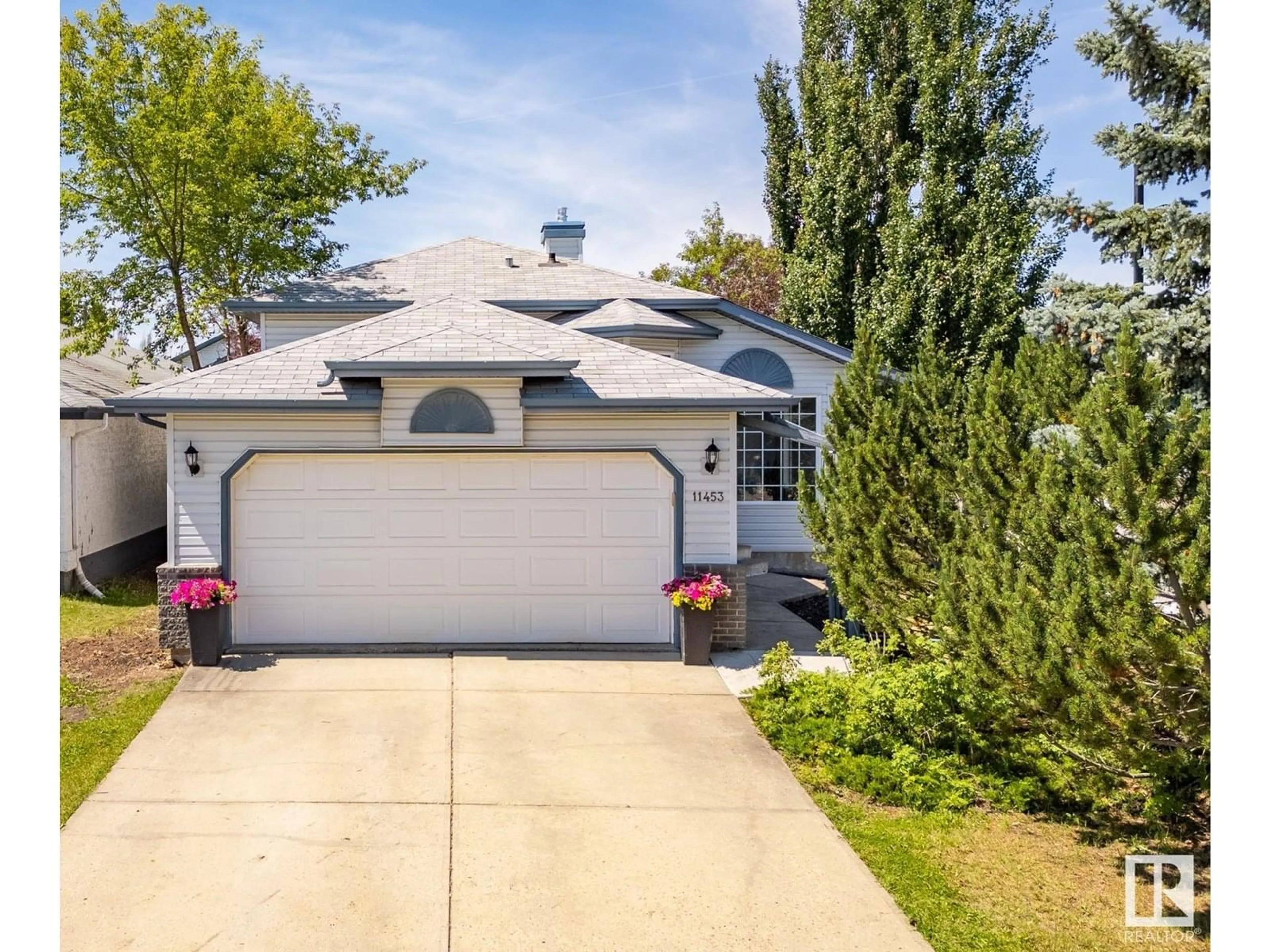 Home with vinyl exterior material, street for 11453 9 AV, Edmonton Alberta T6J6X8