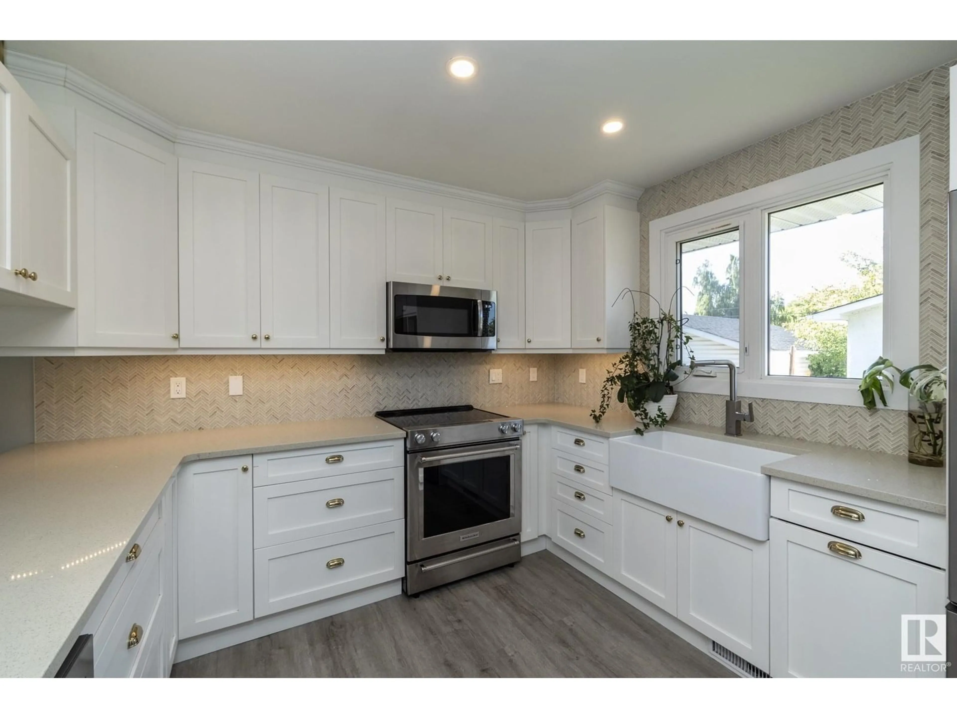 Open concept kitchen, unknown for 13519 124 AV, Edmonton Alberta T5L3A7