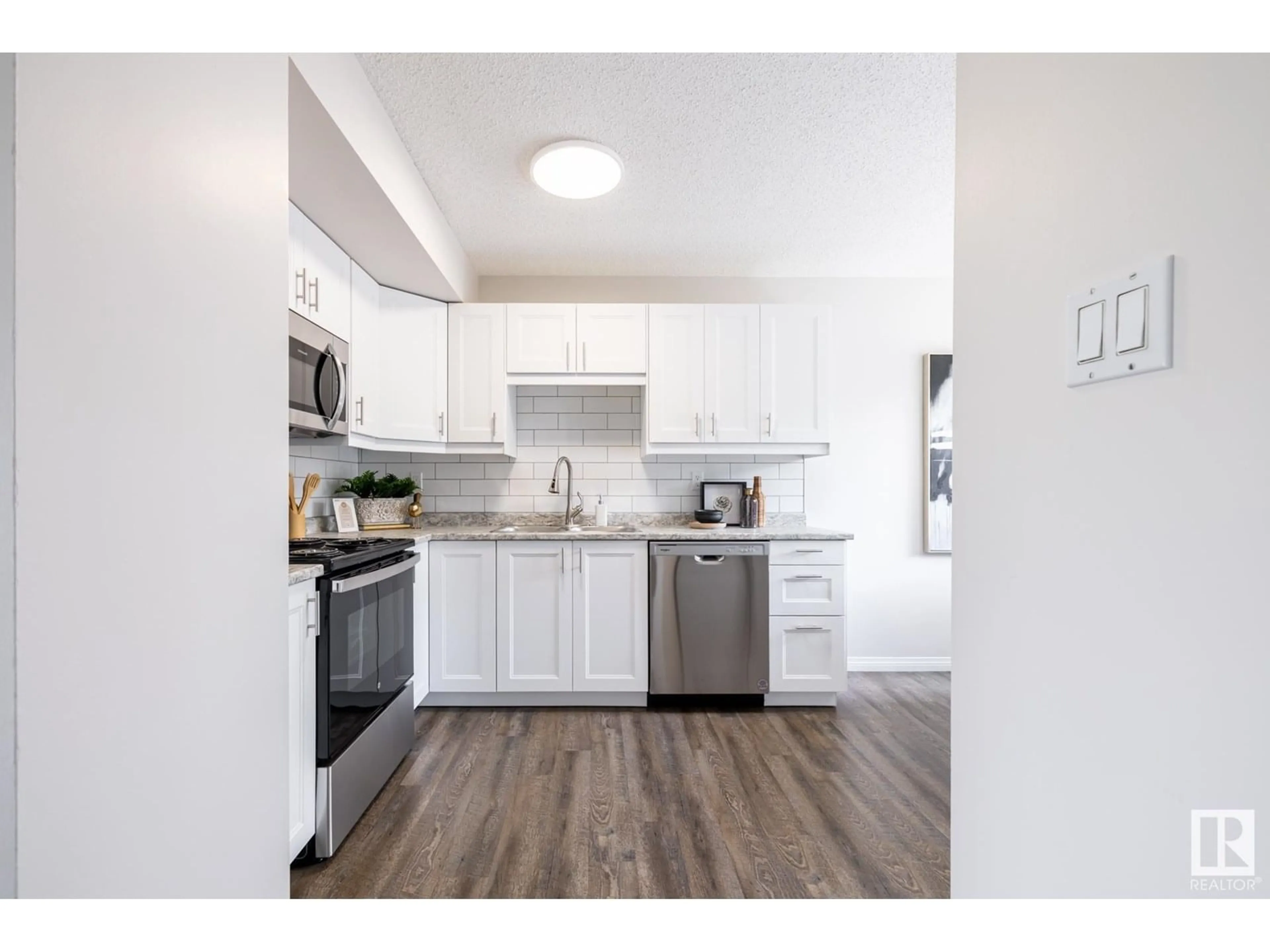 Standard kitchen, unknown for 1225 HOOKE RD, Edmonton Alberta T5A4A5