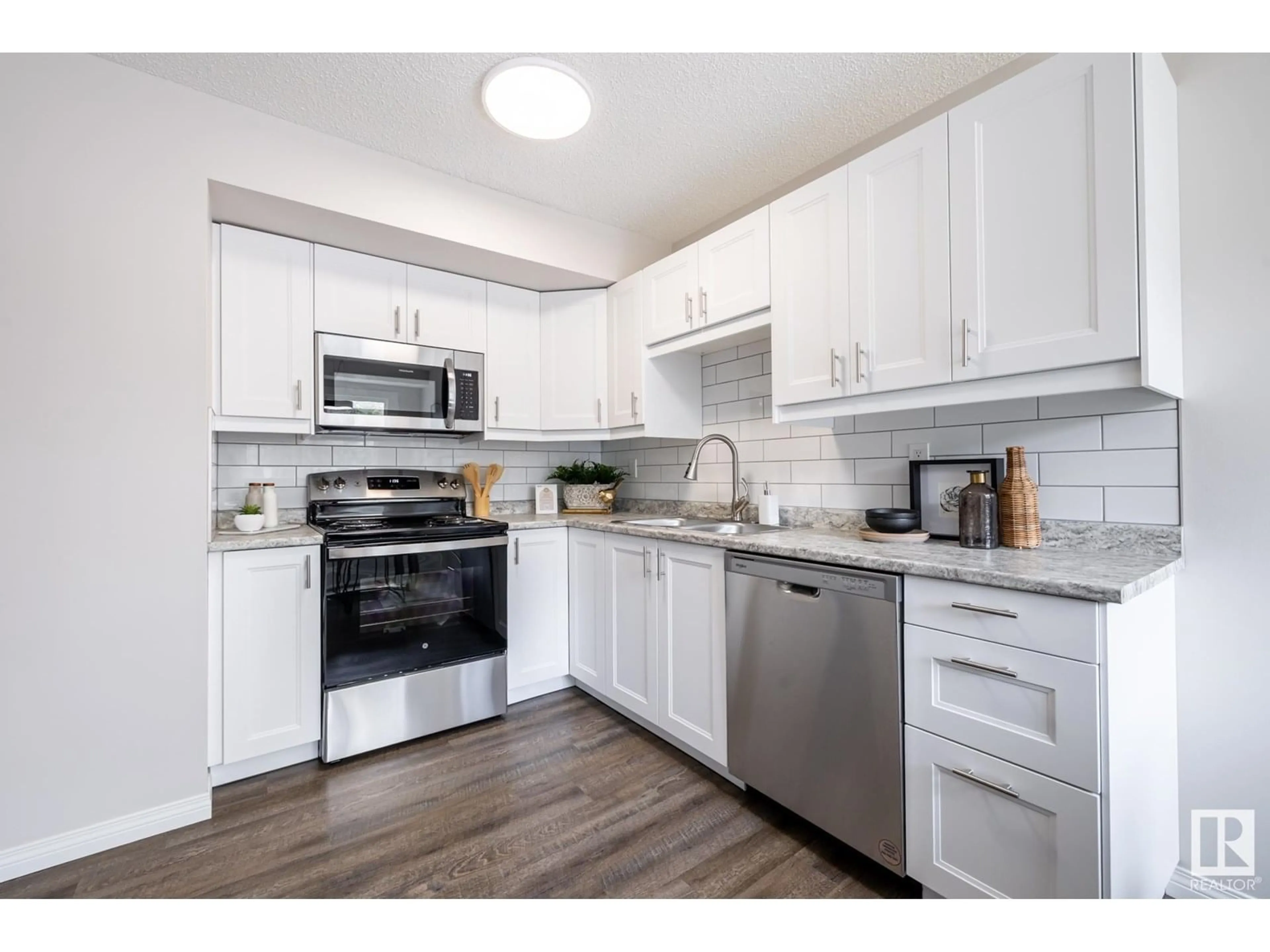 Standard kitchen, unknown for 1225 HOOKE RD, Edmonton Alberta T5A4A5
