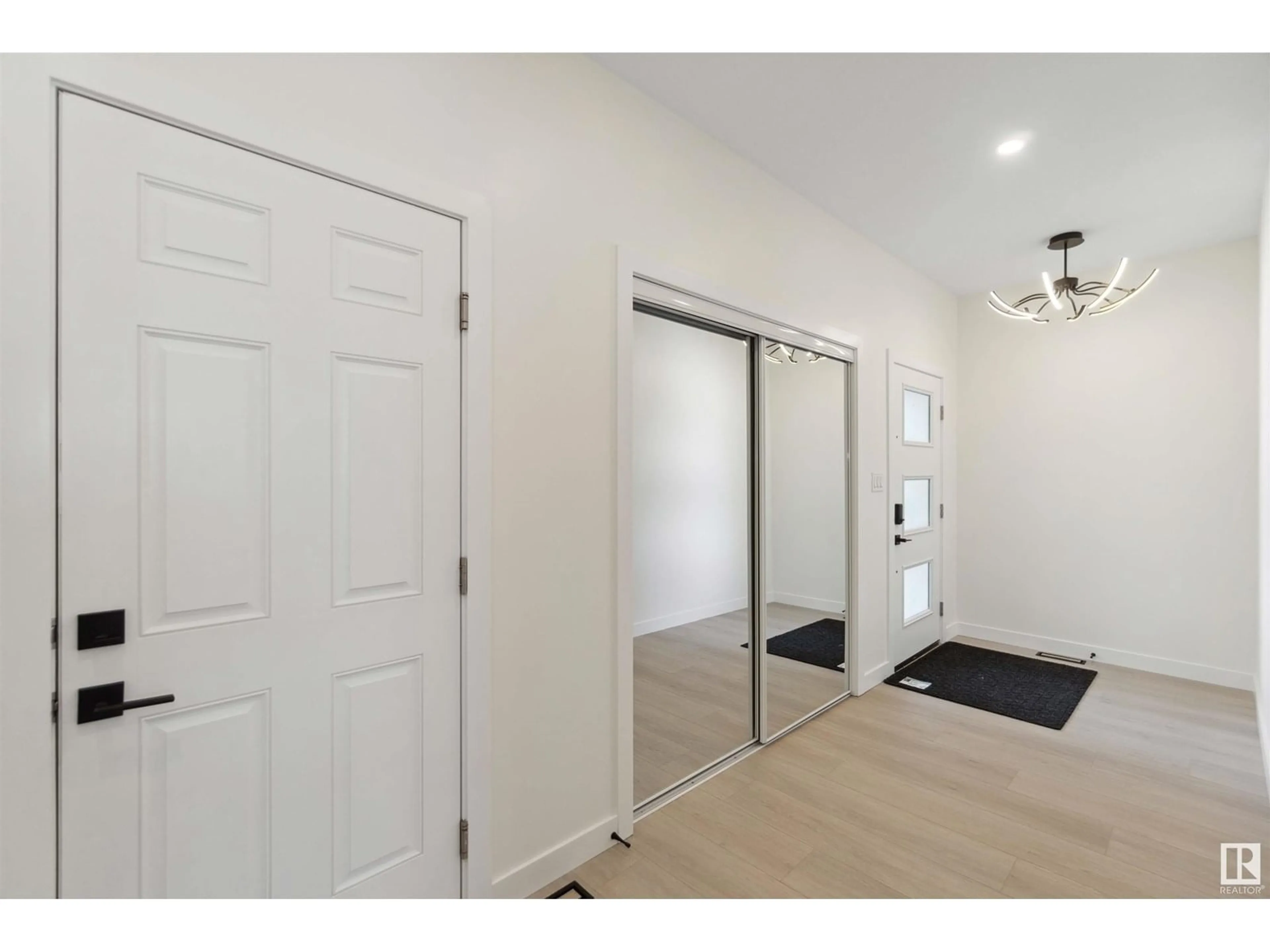 Indoor entryway for 15 BRUNSWYCK CR, Spruce Grove Alberta T7X0Y9