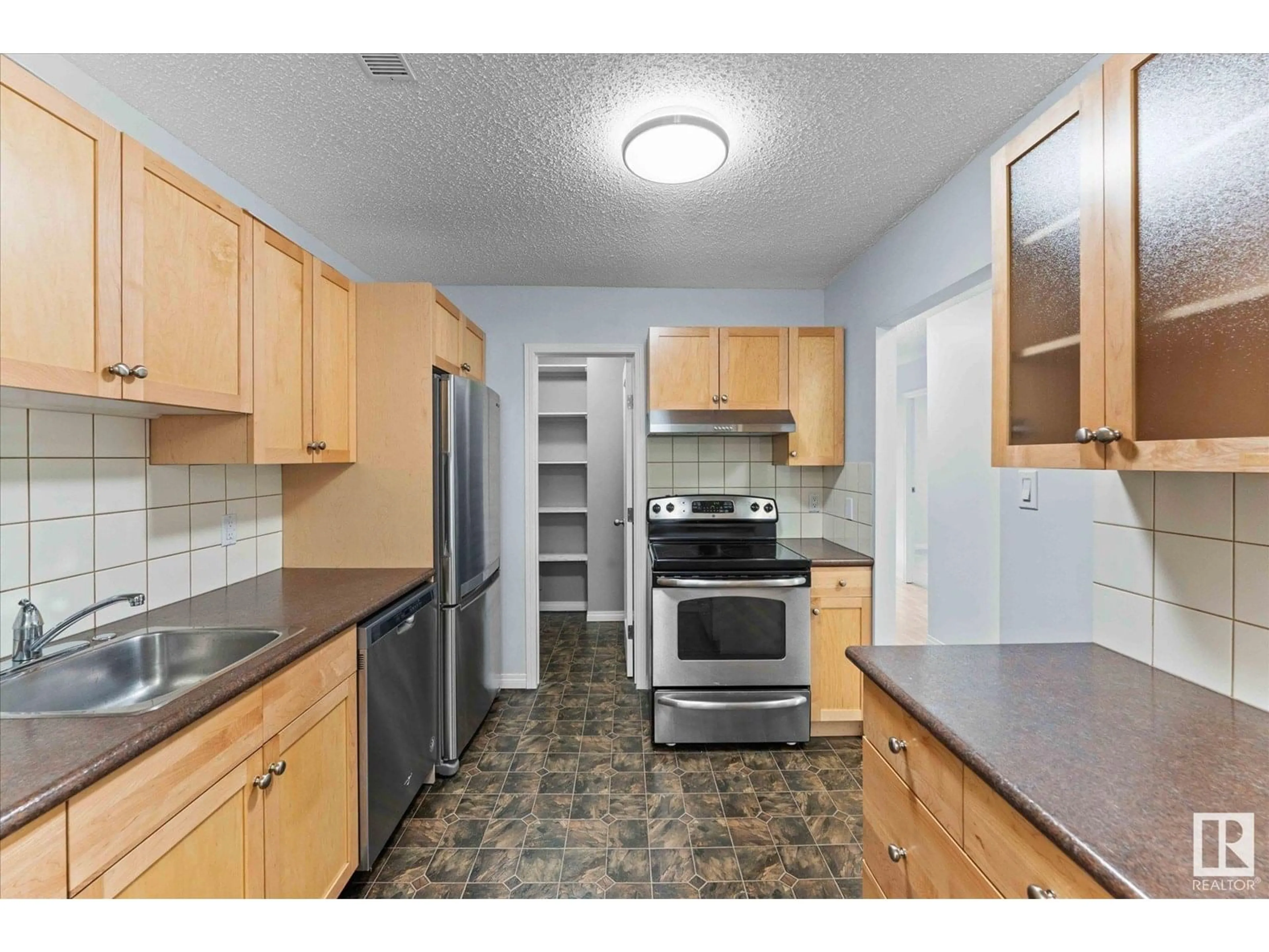 Standard kitchen, unknown for NW - 9359 172 ST, Edmonton Alberta T5T5R6