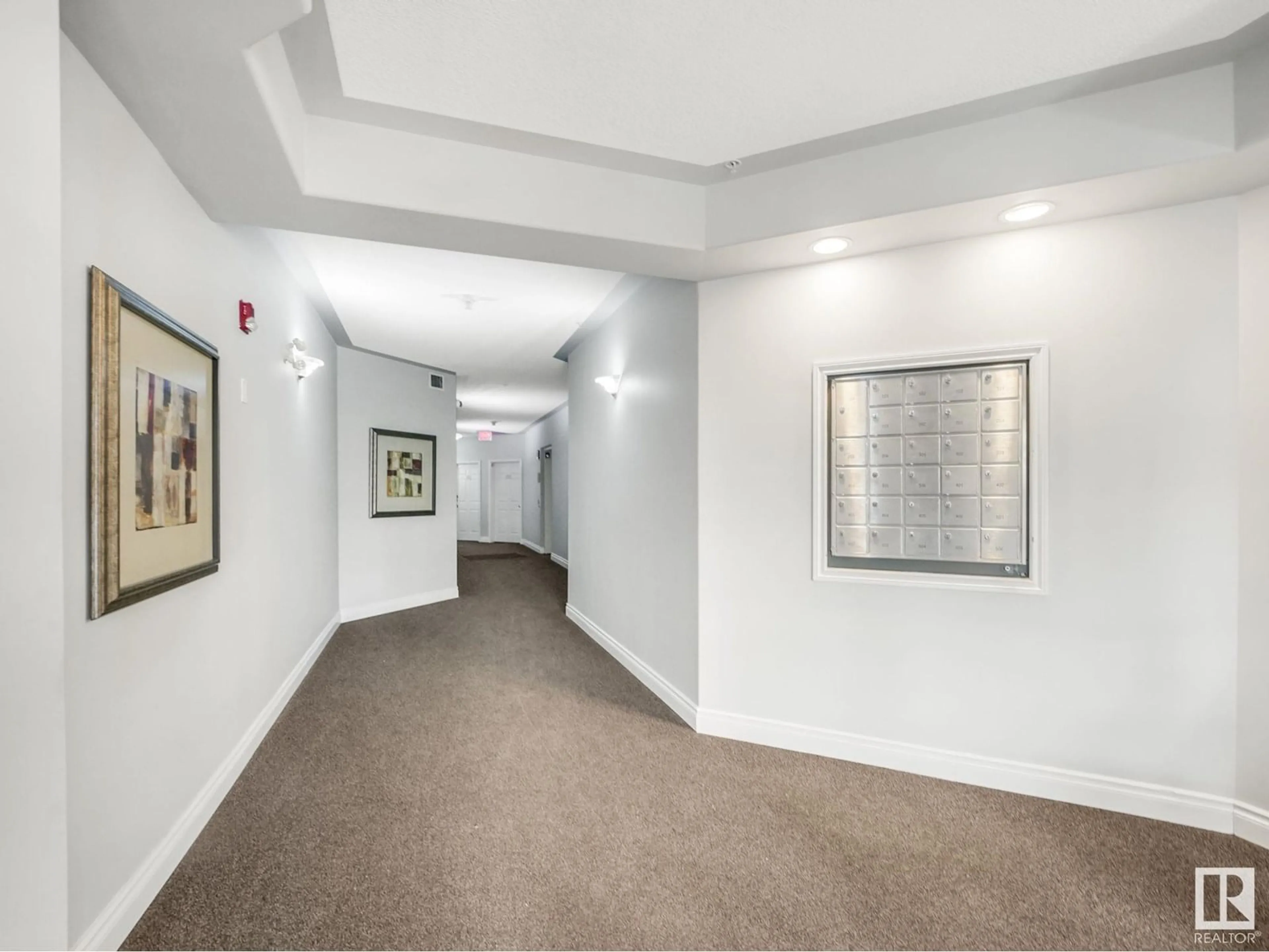Indoor foyer for #204 - 10011 110 ST, Edmonton Alberta T5K2X1