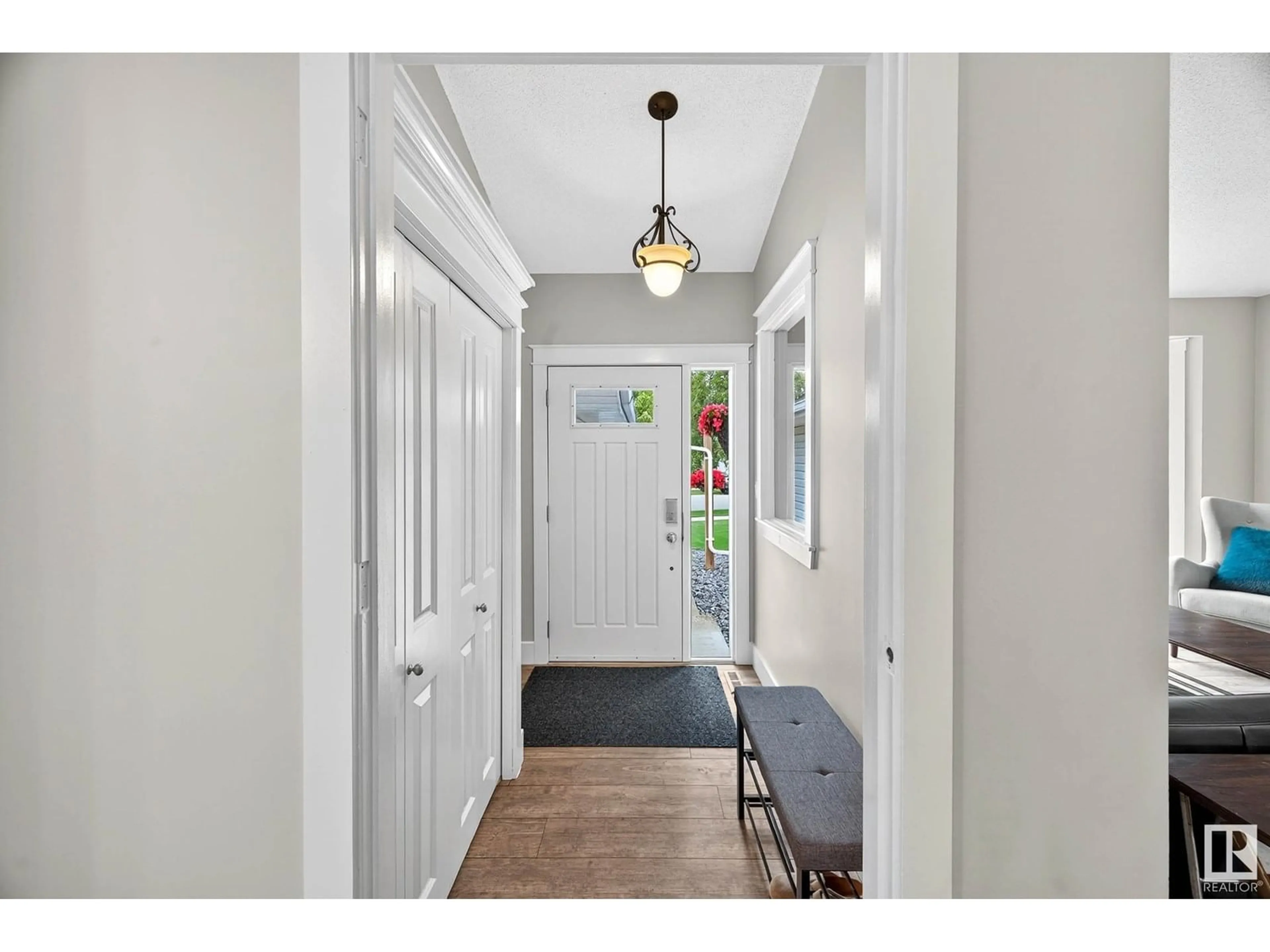 Indoor entryway for 7 HOLMGREN CR, St. Albert Alberta T5N5V4