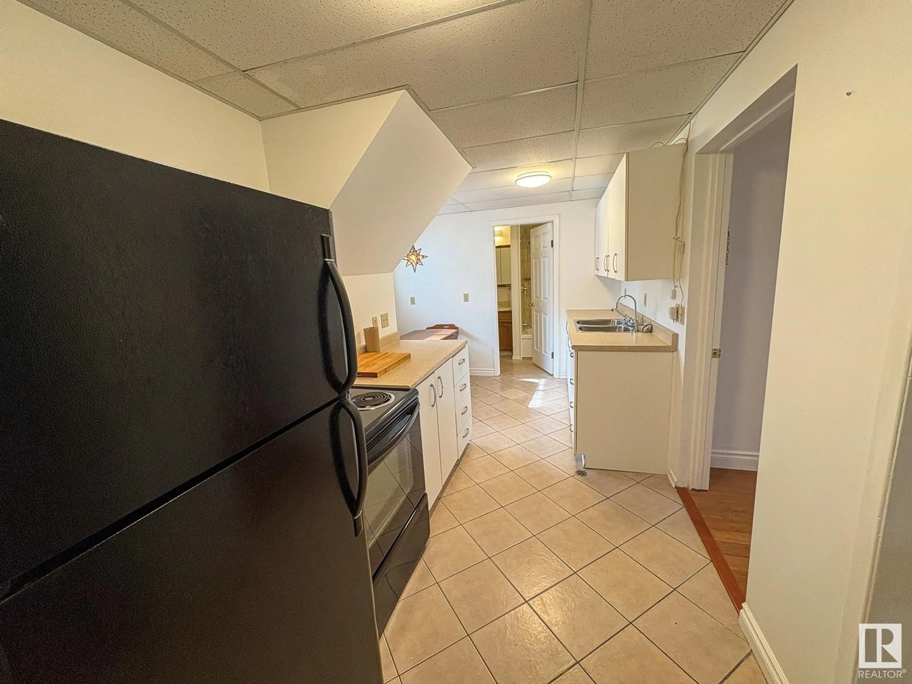 Standard kitchen, unknown for NW - 9822 158 ST, Edmonton Alberta T5P2X3