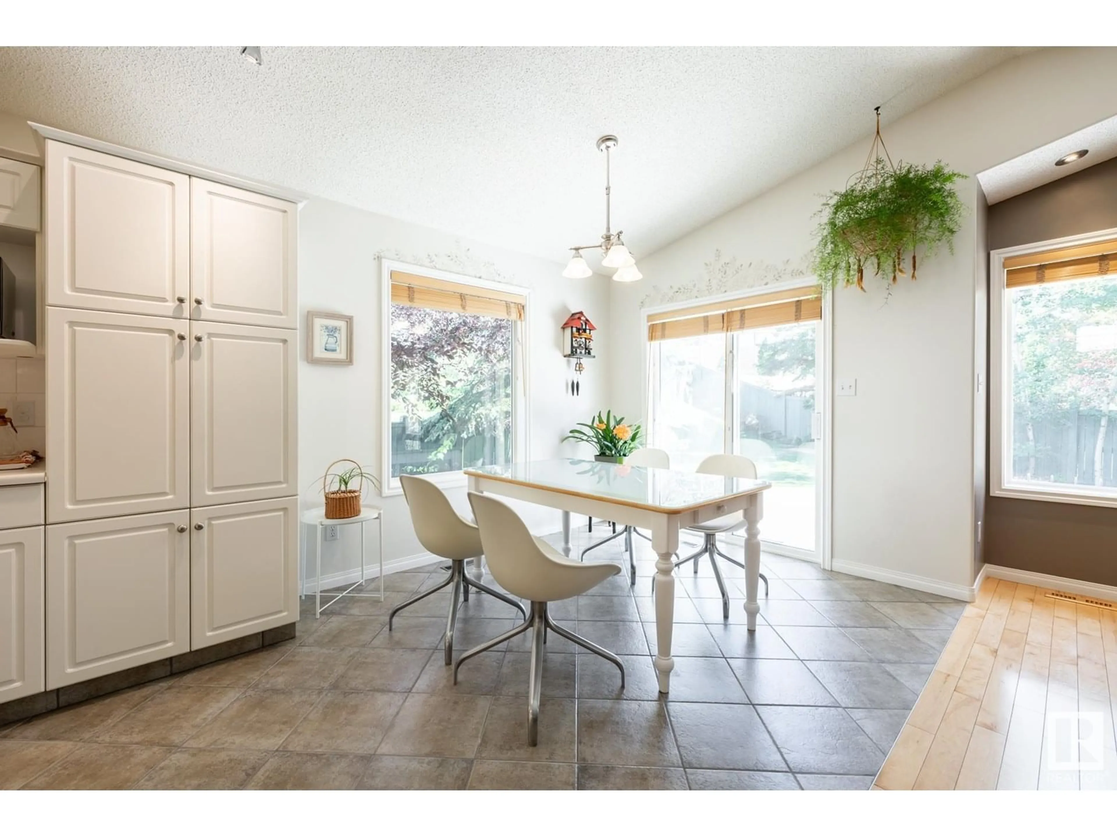 Dining room, ceramic/tile floor for 357 BLACKBURN DR, Edmonton Alberta T6W1B8