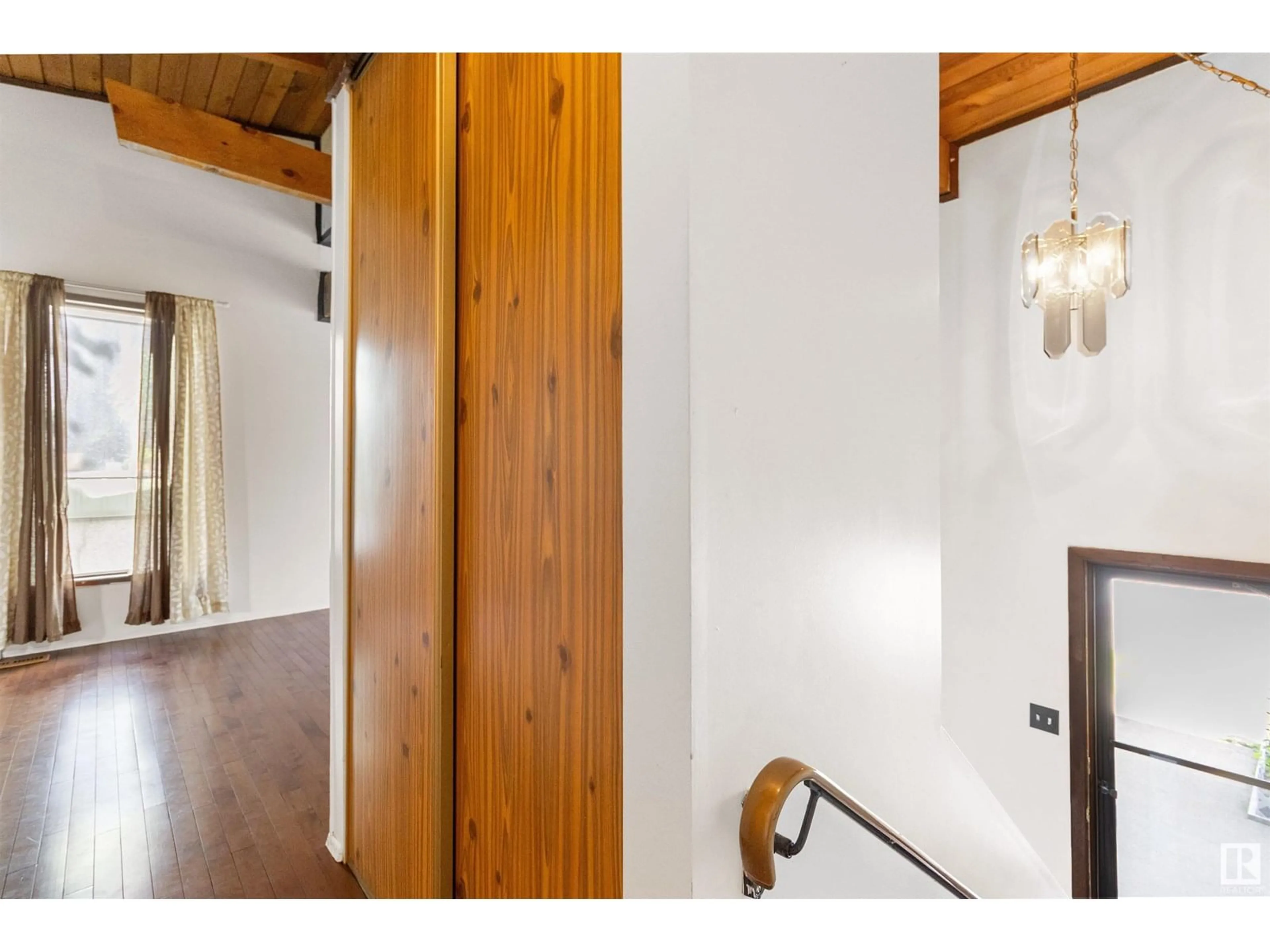 Indoor entryway for 506 LEE RIDGE RD, Edmonton Alberta T6K2K3
