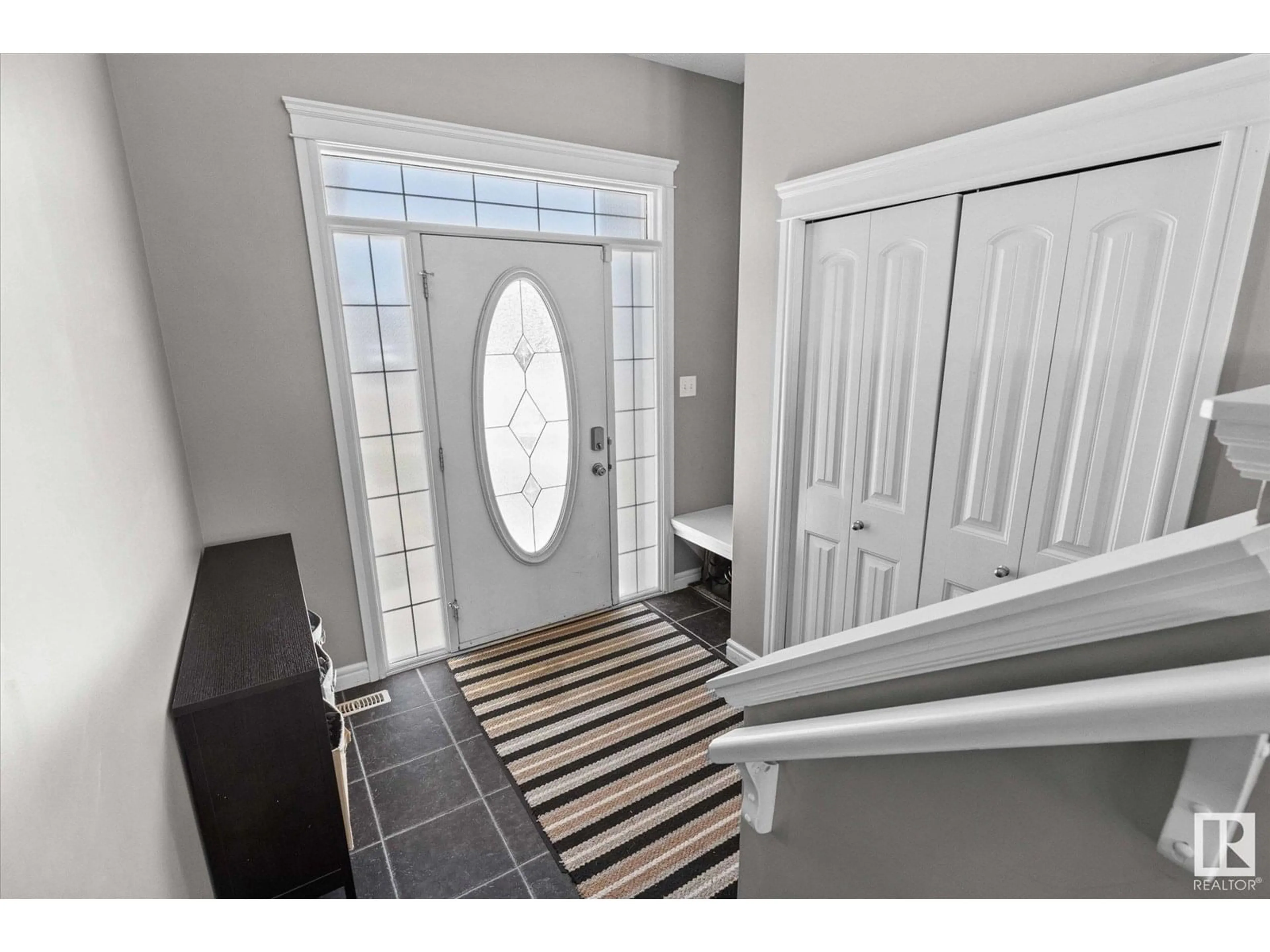 Indoor entryway for 201 WOODBEND WY, Fort Saskatchewan Alberta T8L0B8