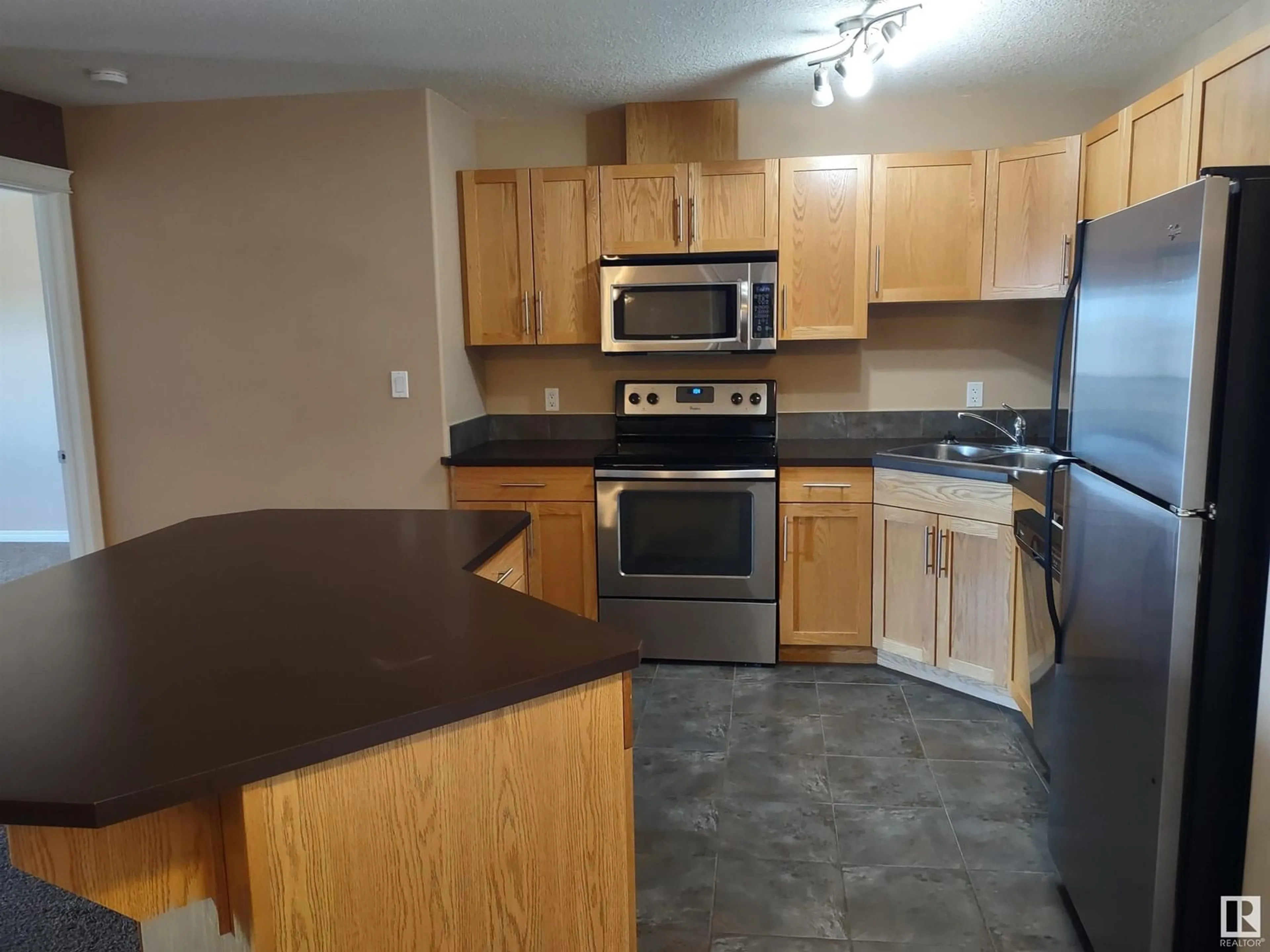 Standard kitchen, unknown for 300 - 315 SPRUCE RIDGE RD, Spruce Grove Alberta T7X3E6