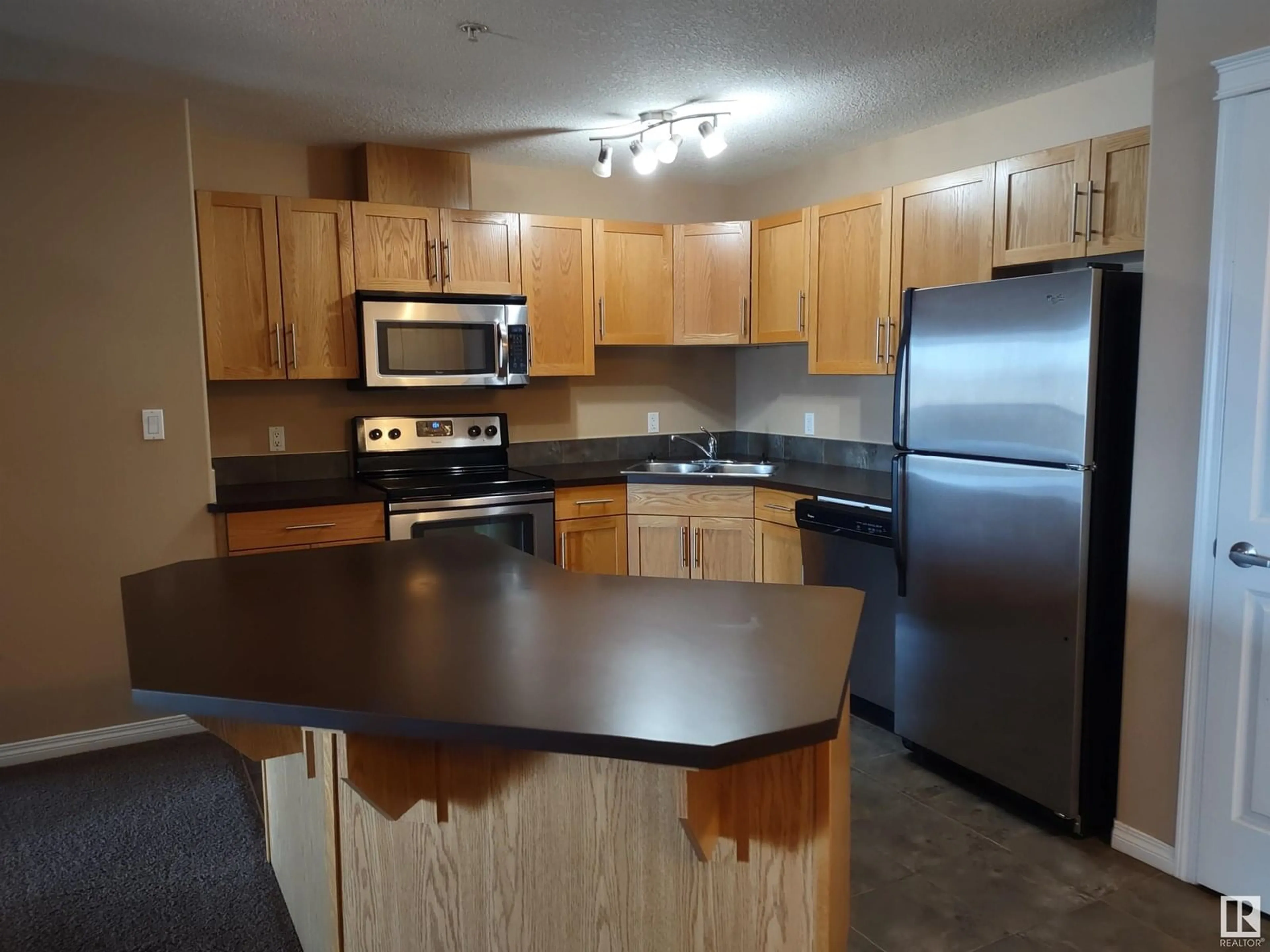 Standard kitchen, unknown for 300 - 315 SPRUCE RIDGE RD, Spruce Grove Alberta T7X3E6