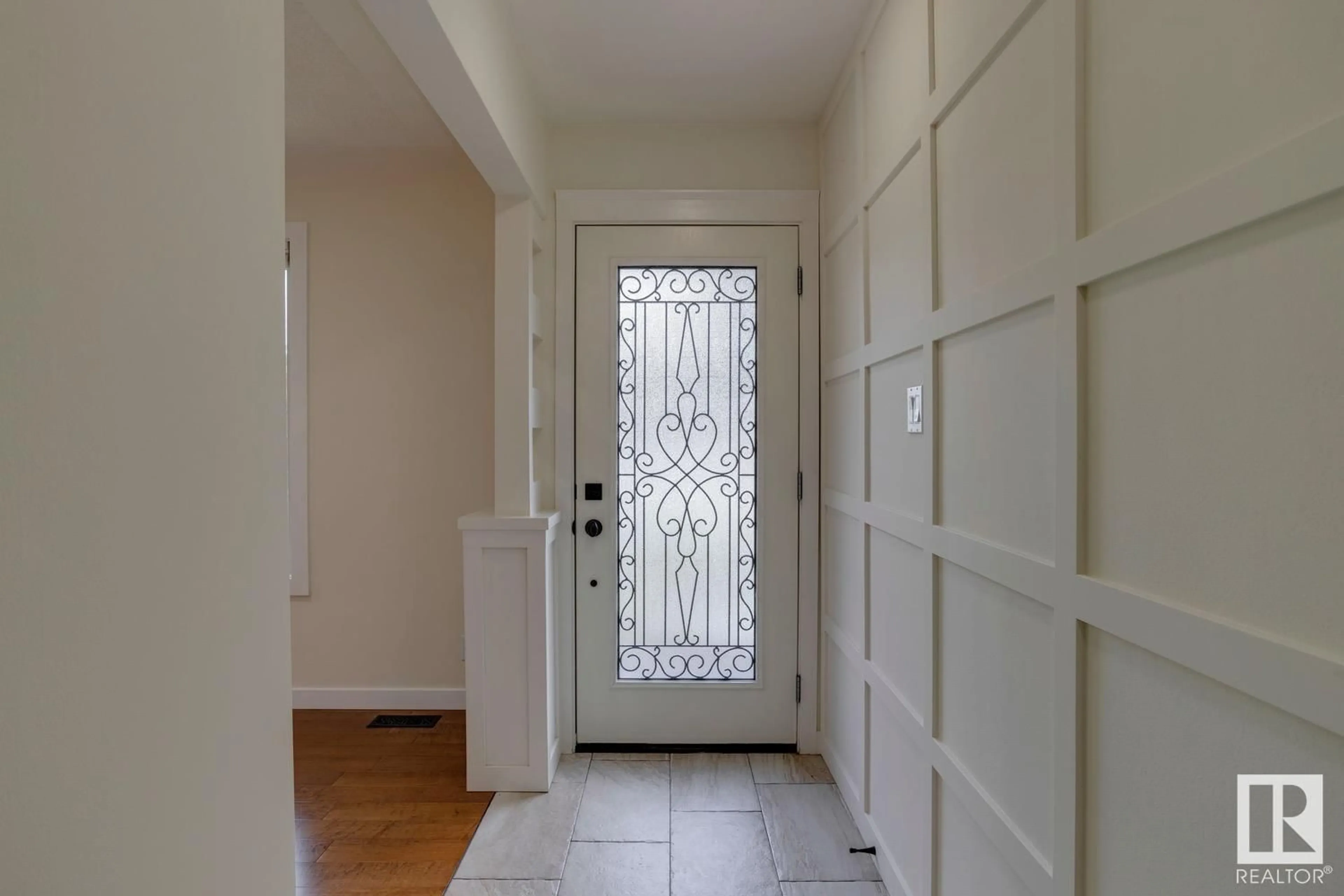 Indoor entryway for 14423 88 AV, Edmonton Alberta T5R4J5