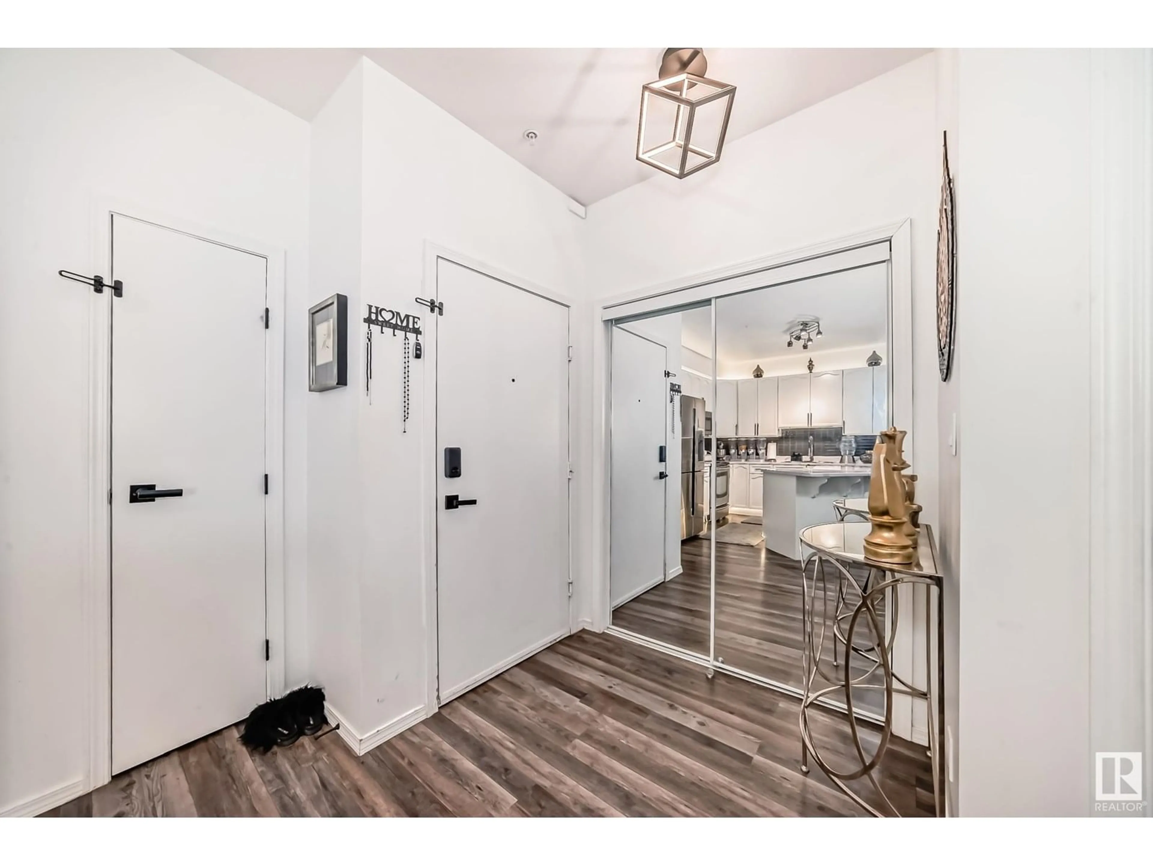 Indoor entryway for #313 - 4316 139 AV, Edmonton Alberta T5Y0L1