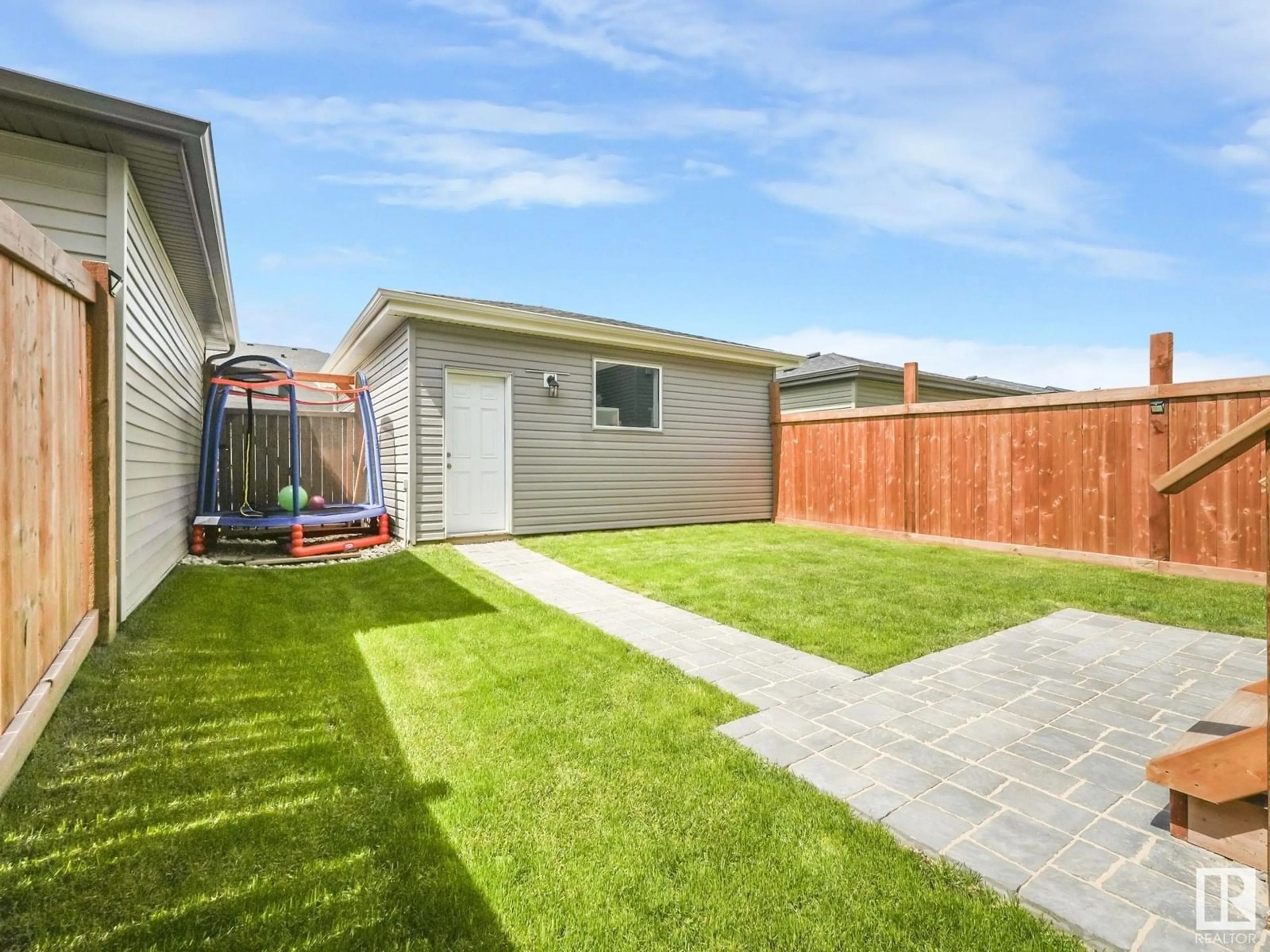 A pic from outside/outdoor area/front of a property/back of a property/a pic from drone, street for 986 BERG PL, Leduc Alberta T9E1L8