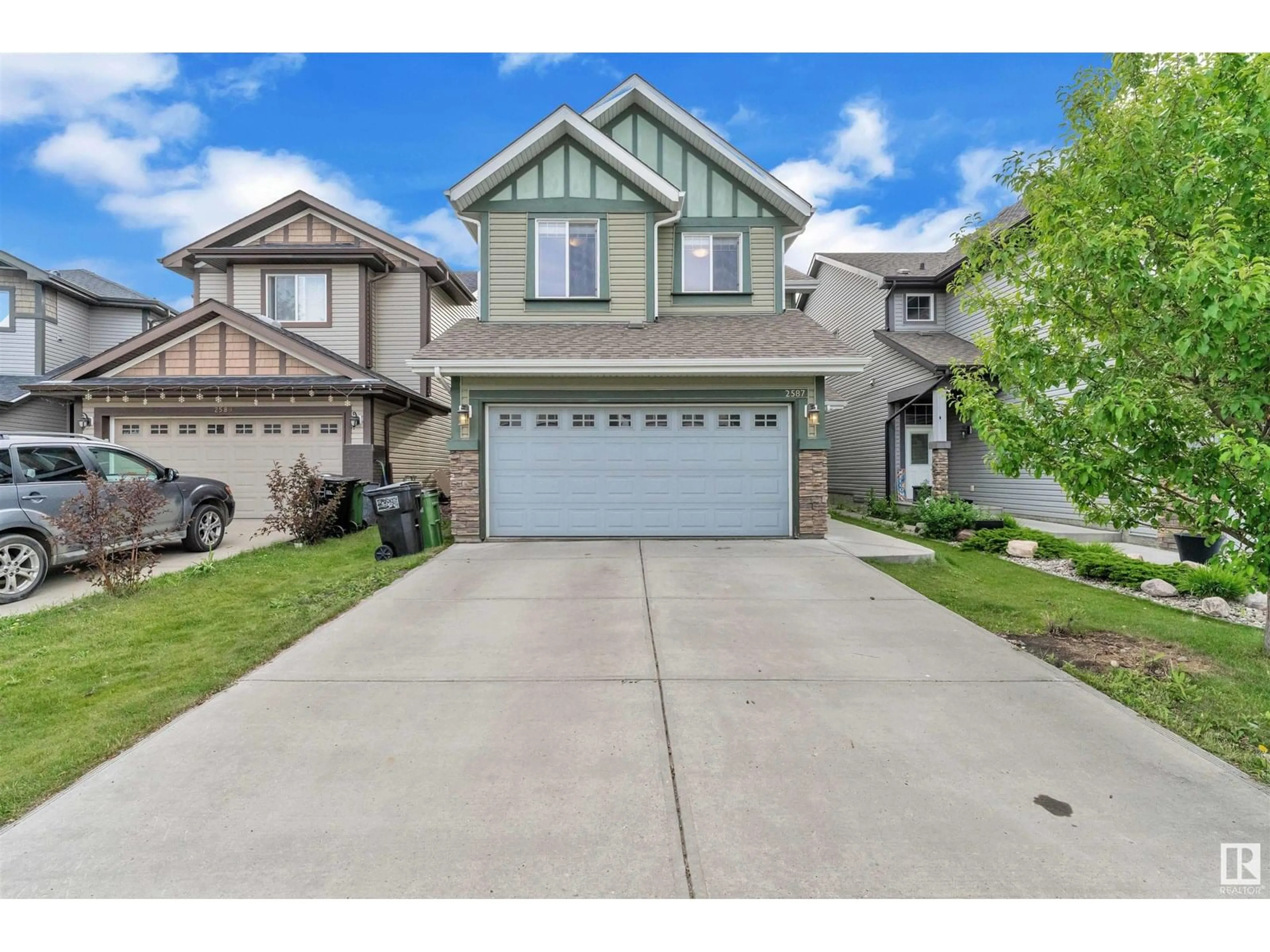 Home with vinyl exterior material, street for 2587 COLE CR, Edmonton Alberta T6W2A3