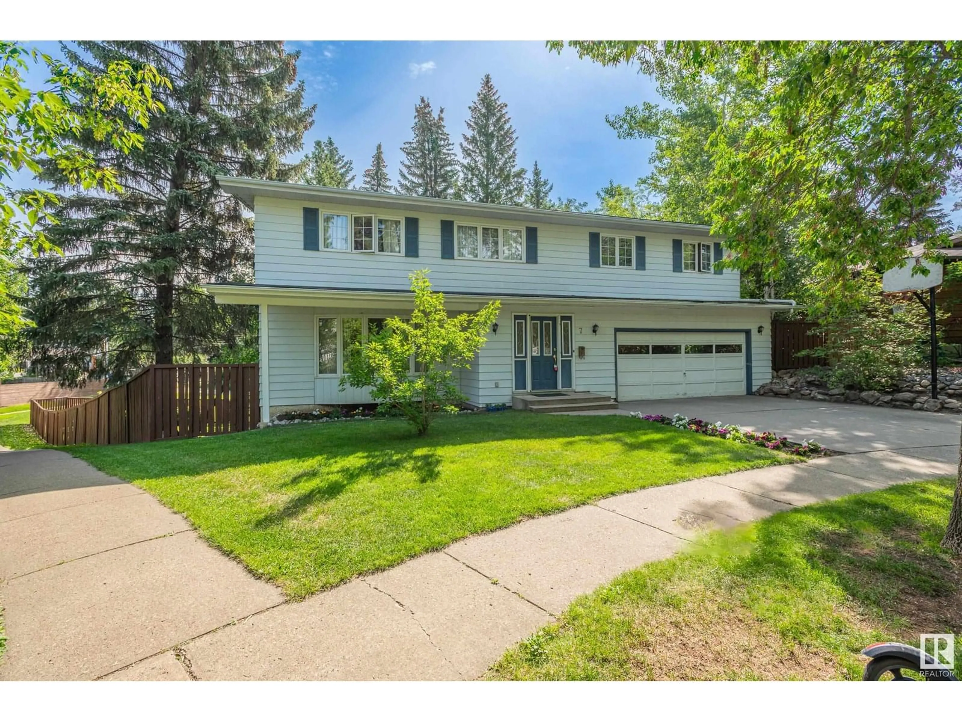 Home with vinyl exterior material, street for 7 GLACIER PL, St. Albert Alberta T8N1R7