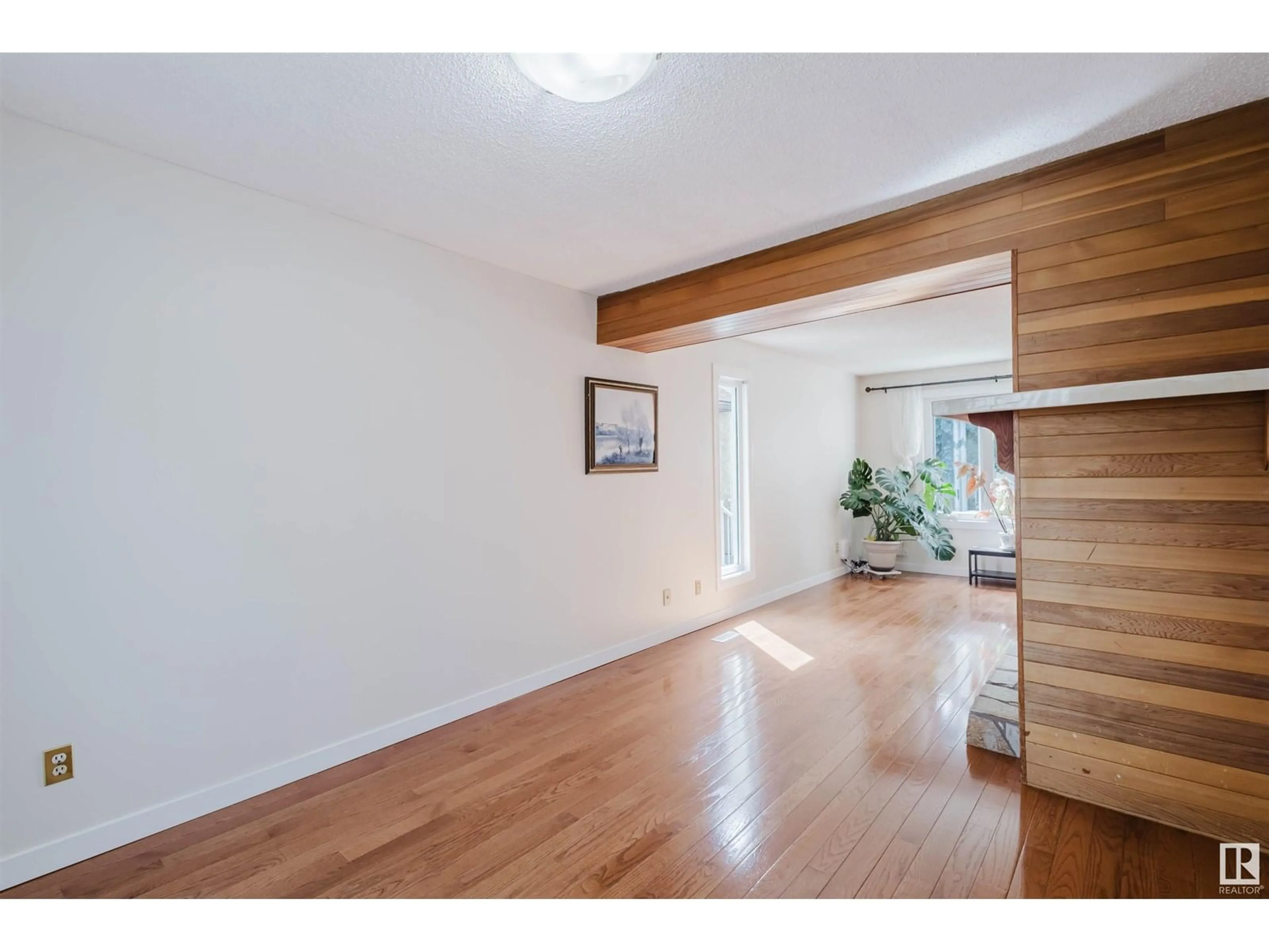Unknown for 15 - 11111 26 AV, Edmonton Alberta T6J5M7