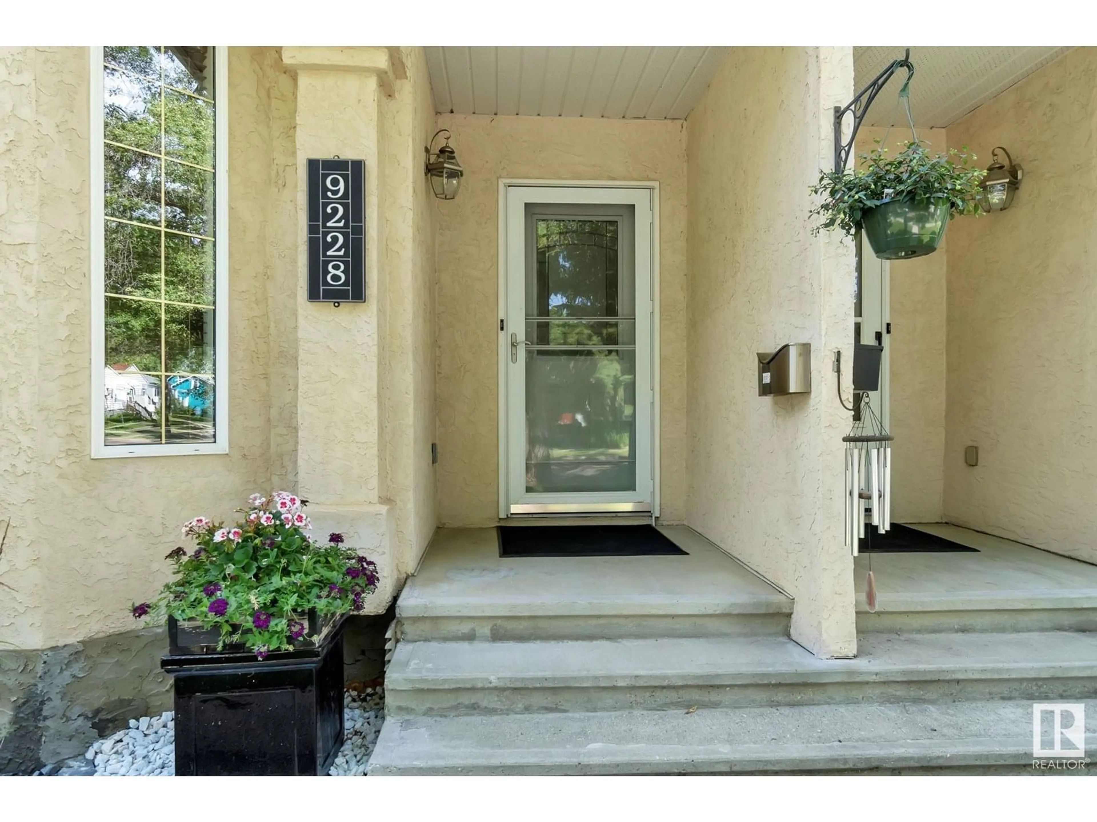 Indoor entryway for NW - 9228 92 ST, Edmonton Alberta T6C3R5